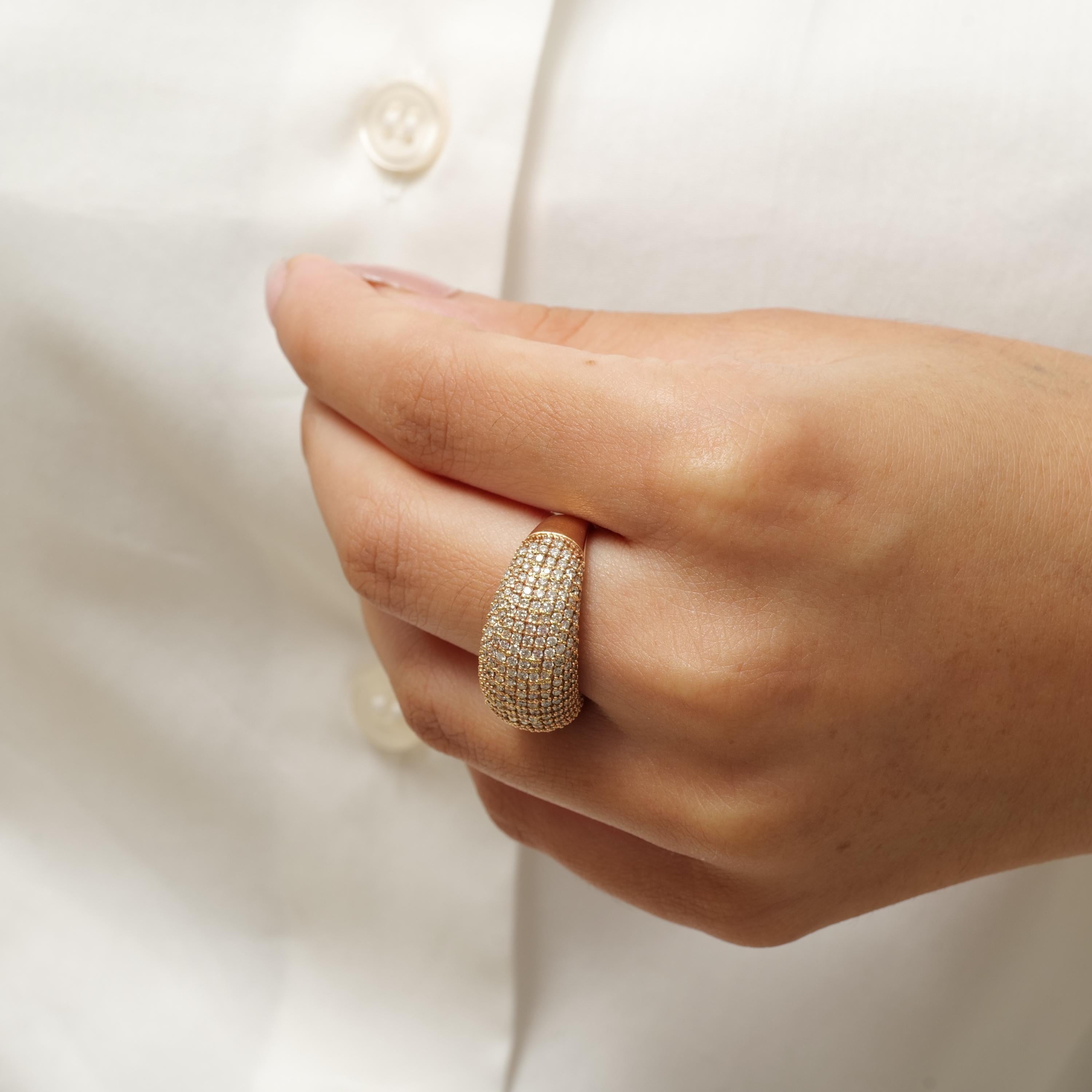 Taglio rotondo Anello con diamante a cupola Pave in oro massiccio 14k (certificato) in vendita
