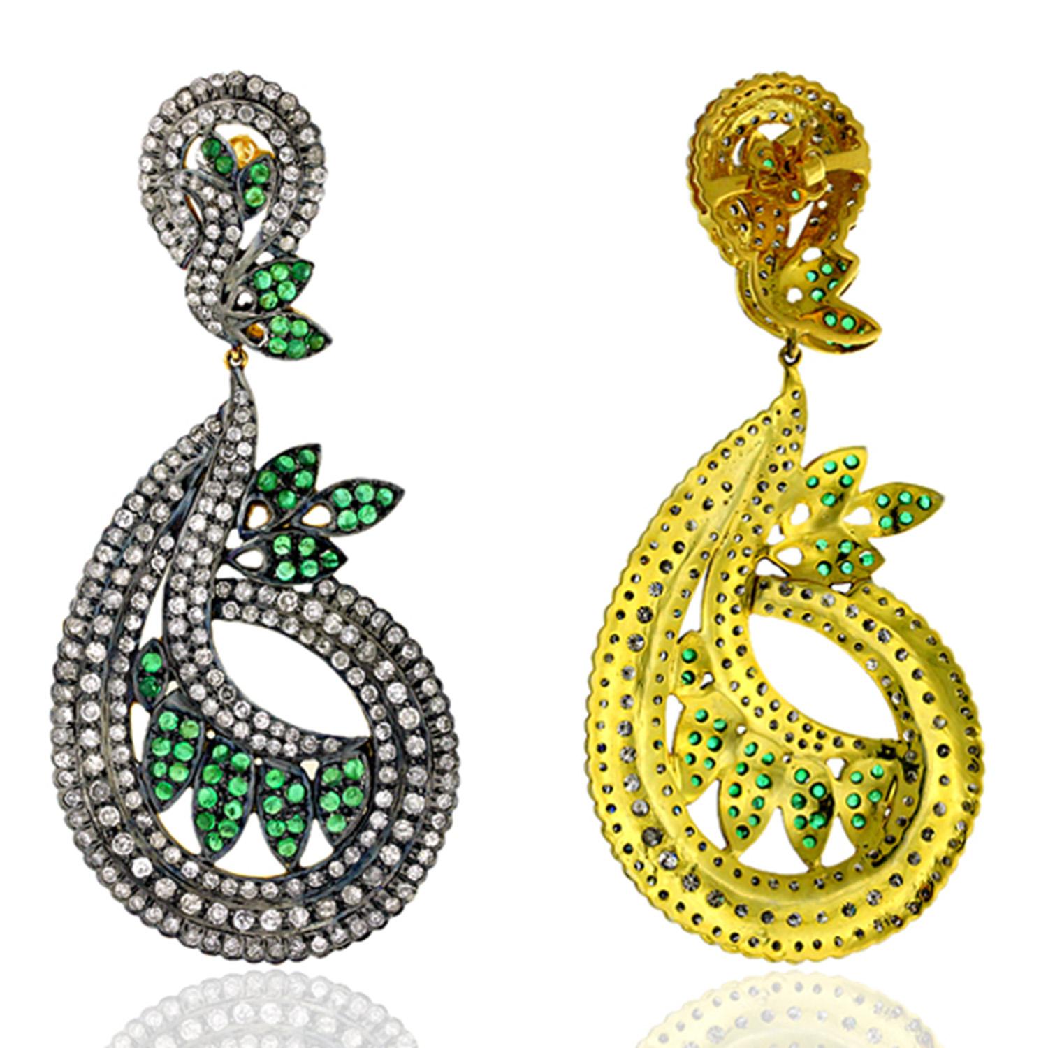 Art Déco Orecchini pendenti con smeraldo e diamanti in oro giallo 14 carati in vendita