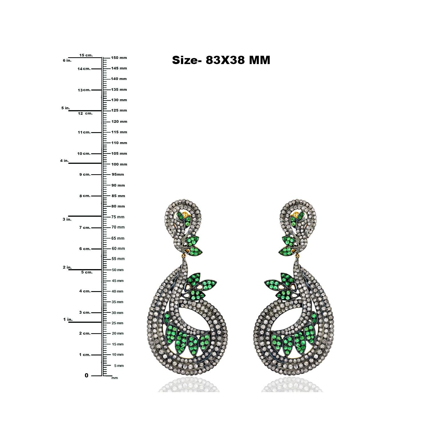 Taglio misto Orecchini pendenti con smeraldo e diamanti in oro giallo 14 carati in vendita