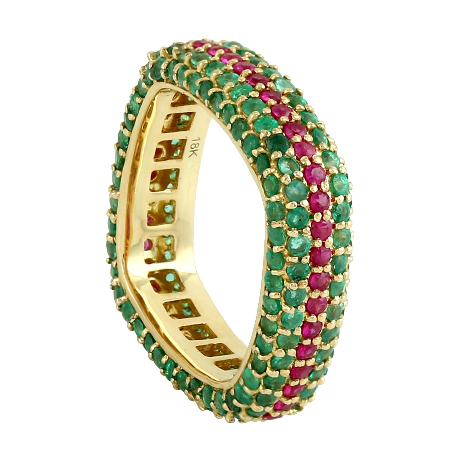 Anillo de oro amarillo de 18 quilates con esmeralda y rubí engastados en Nuevo estado para la venta en New York, NY