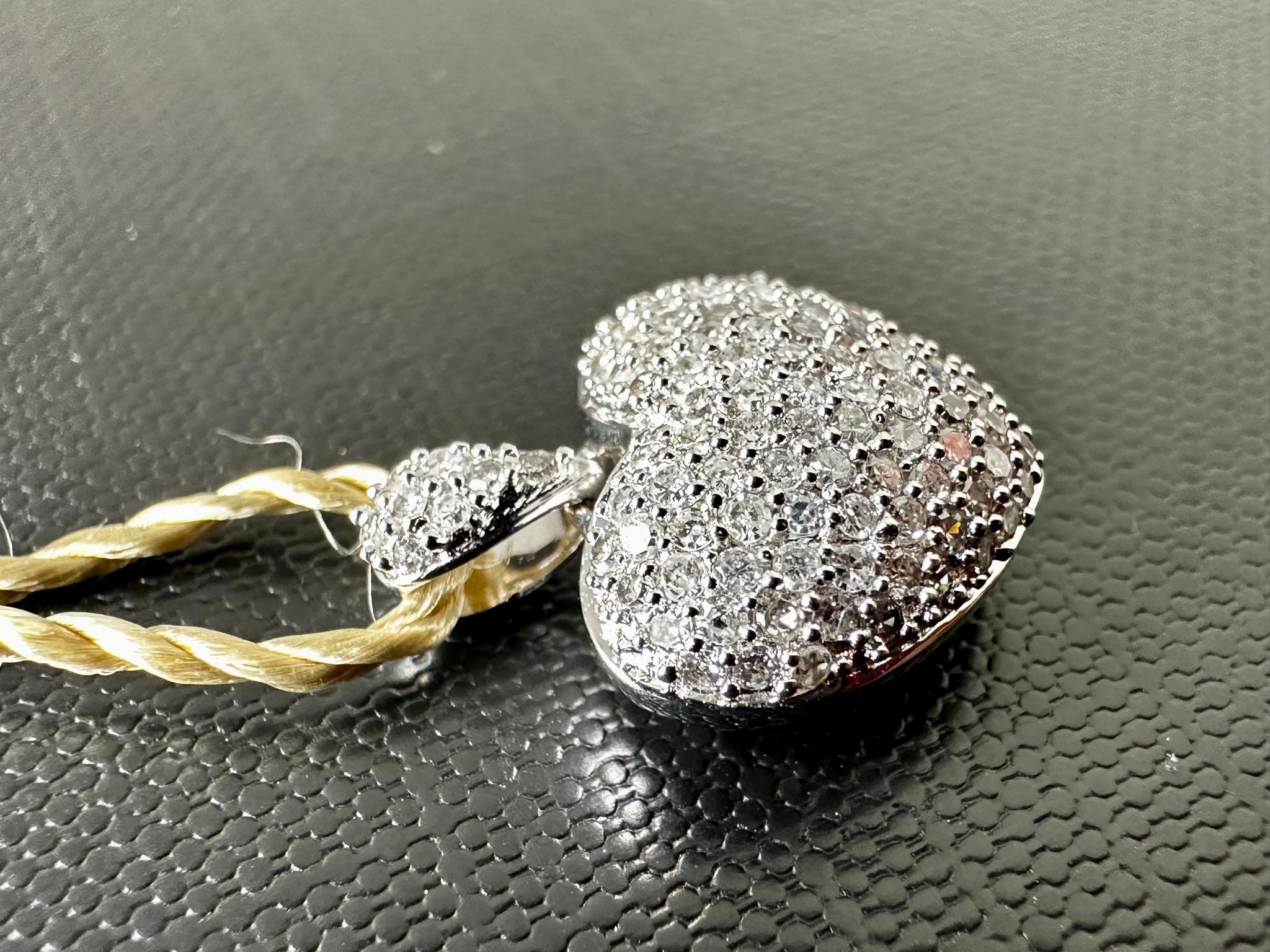 Pavé Heart Pendant White Gold and Diamonds In Good Condition For Sale In Esch-Sur-Alzette, LU