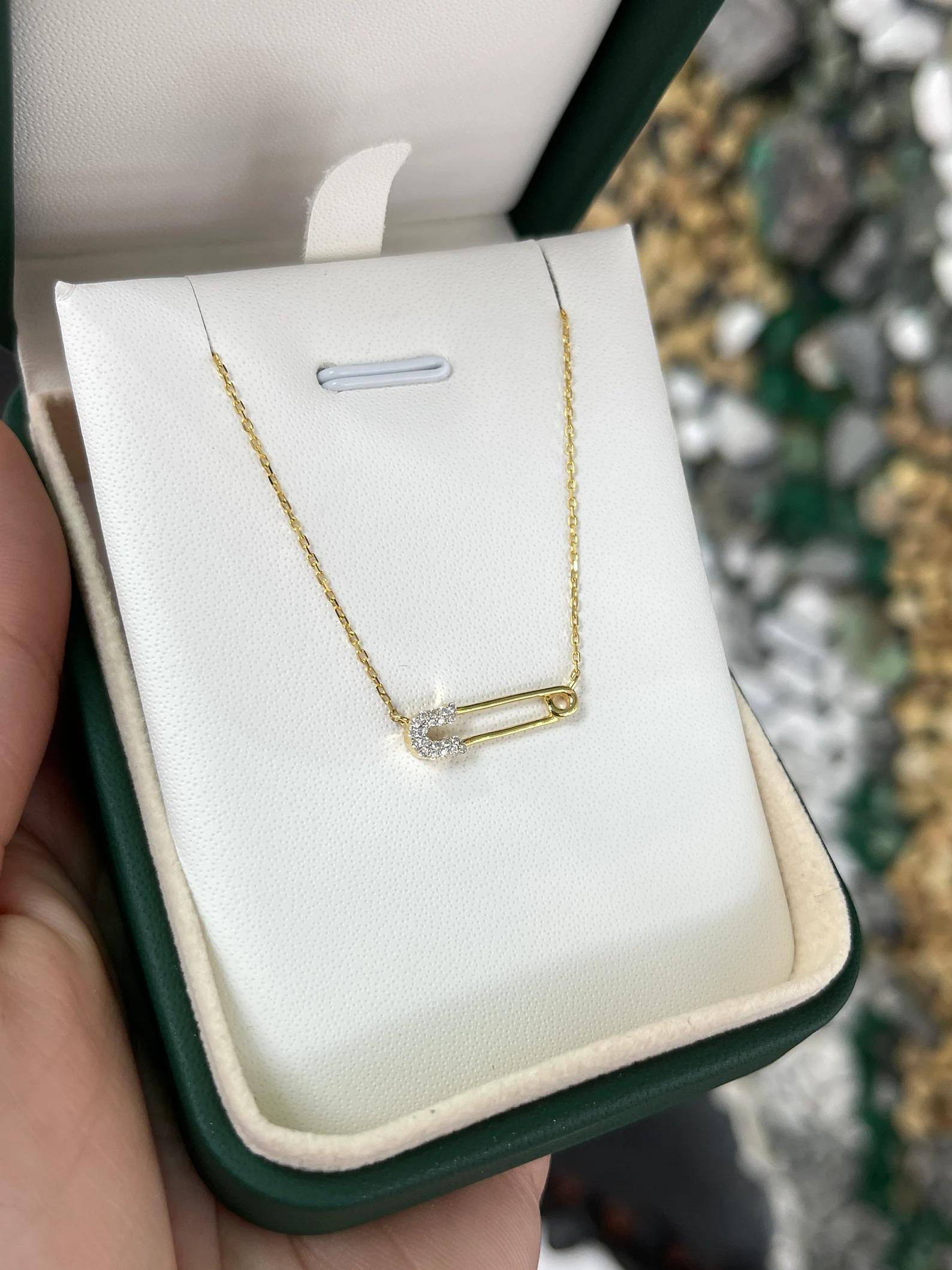 Moderne Épingle de sûreté en or bicolore avec diamant naturel pavé - Collier ajustable 14K  en vente