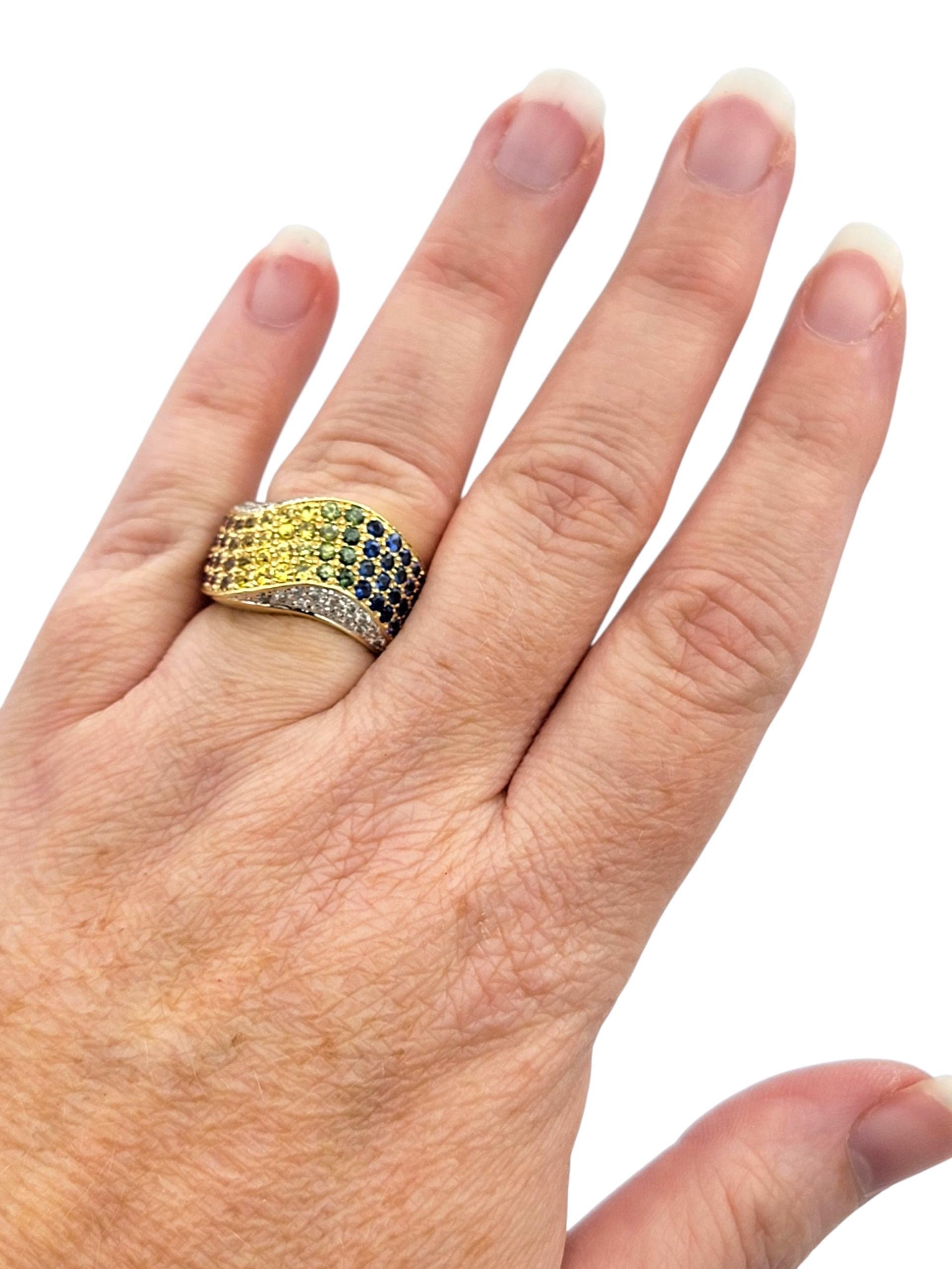 Anello a fascia ondulata con zaffiro Rainbow Pavé e diamante in oro giallo 18 carati in vendita 5
