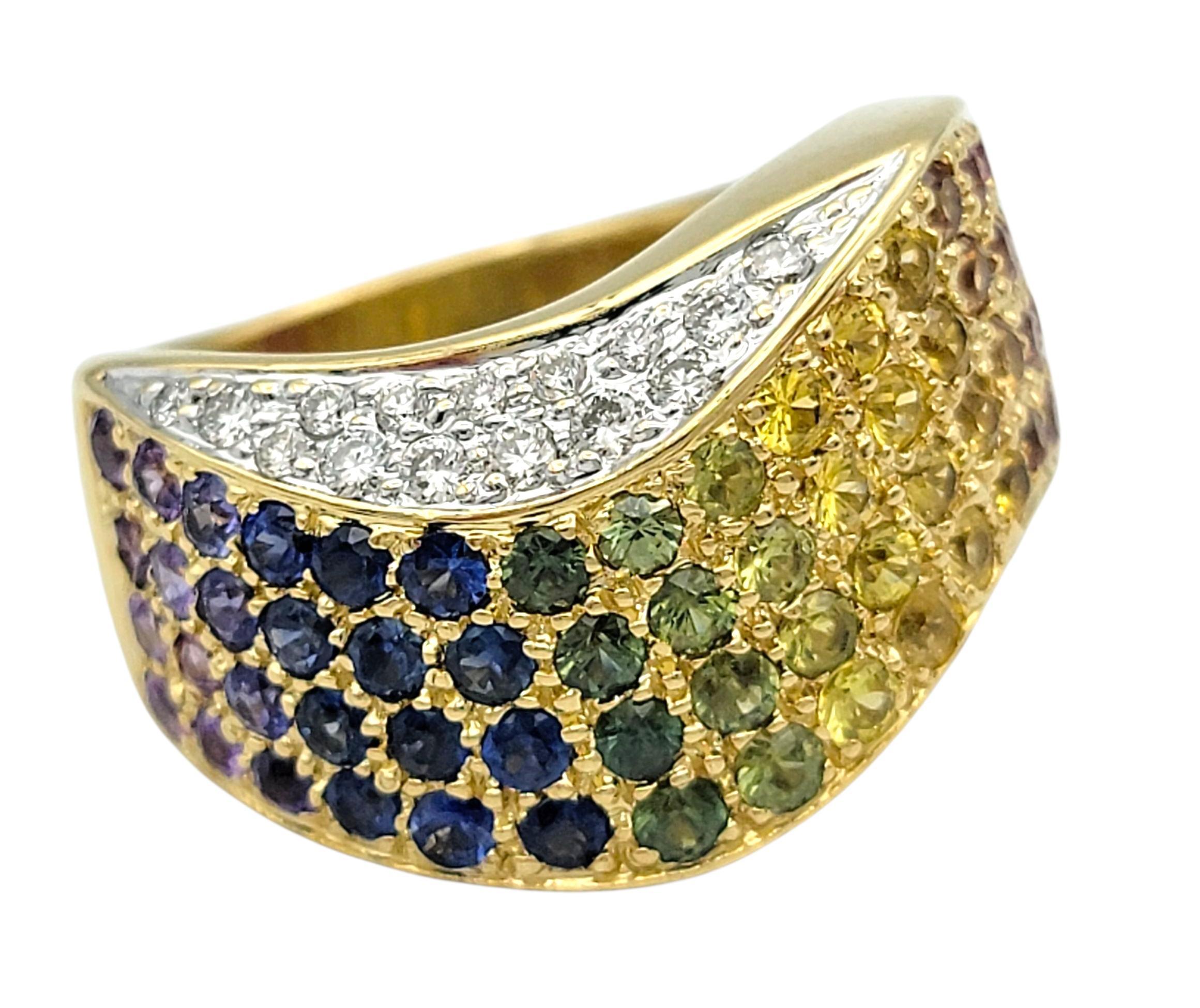Anello a fascia ondulata con zaffiro Rainbow Pavé e diamante in oro giallo 18 carati In condizioni ottime in vendita a Scottsdale, AZ