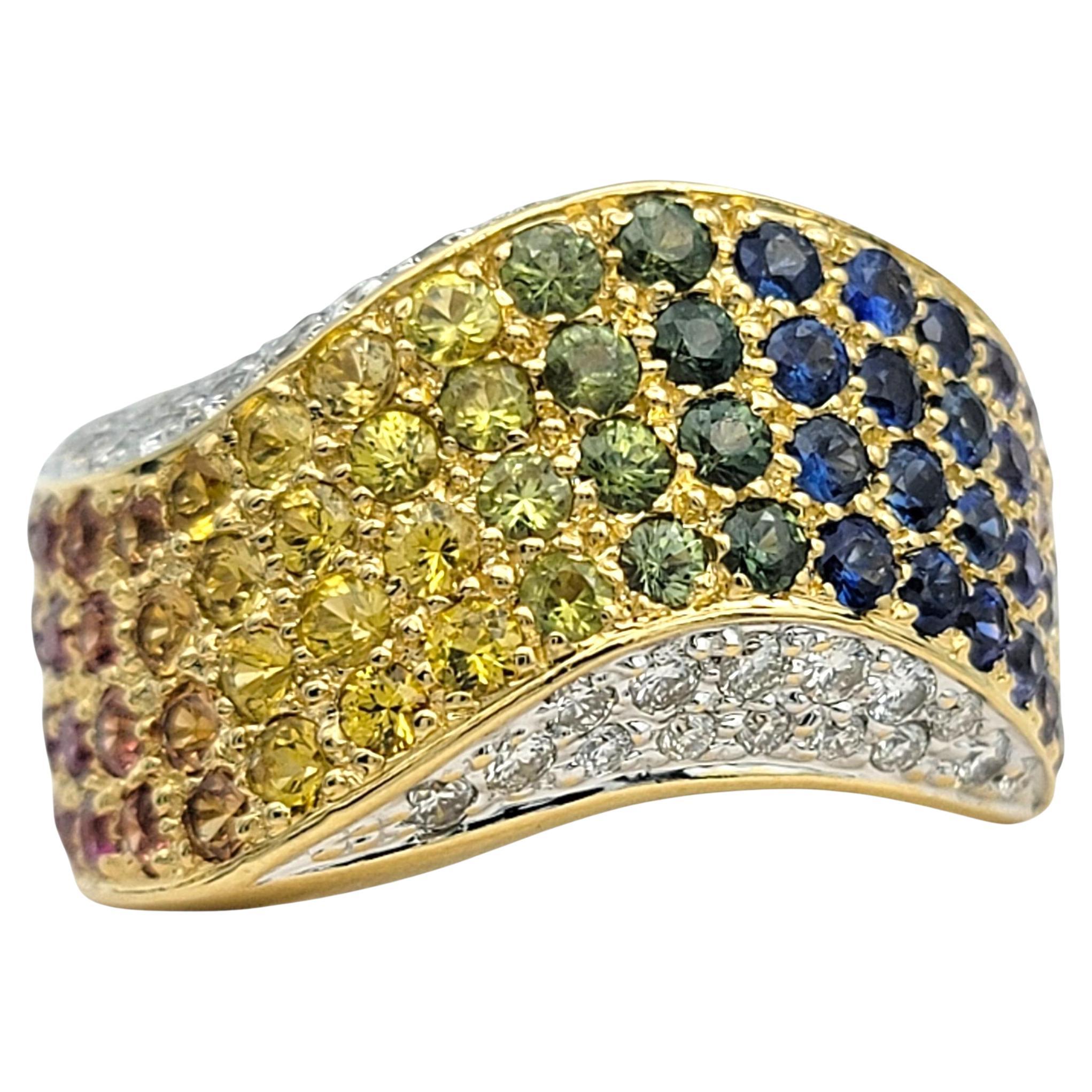 Bague ondulée en or jaune 18 carats, pavée de saphirs arc-en-ciel et de diamants