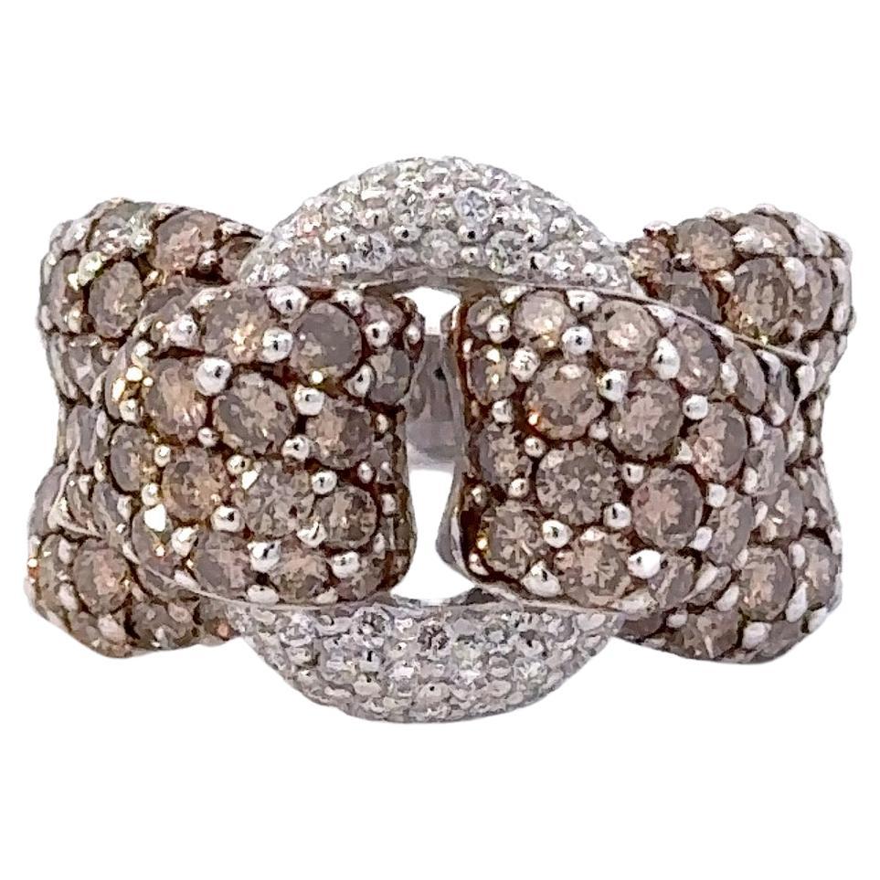 Bague ruban pavé avec diamants naturels bruns et blancs en or blanc 18 carats