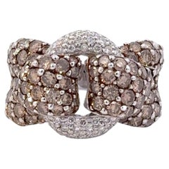 Pavé Ribbon Ring with Natural Brown
White Diamonds in 18 Karat White Gold Pavé Ribbon Ring with Natural Brown
White Diamonds in 18 Karat White Gold