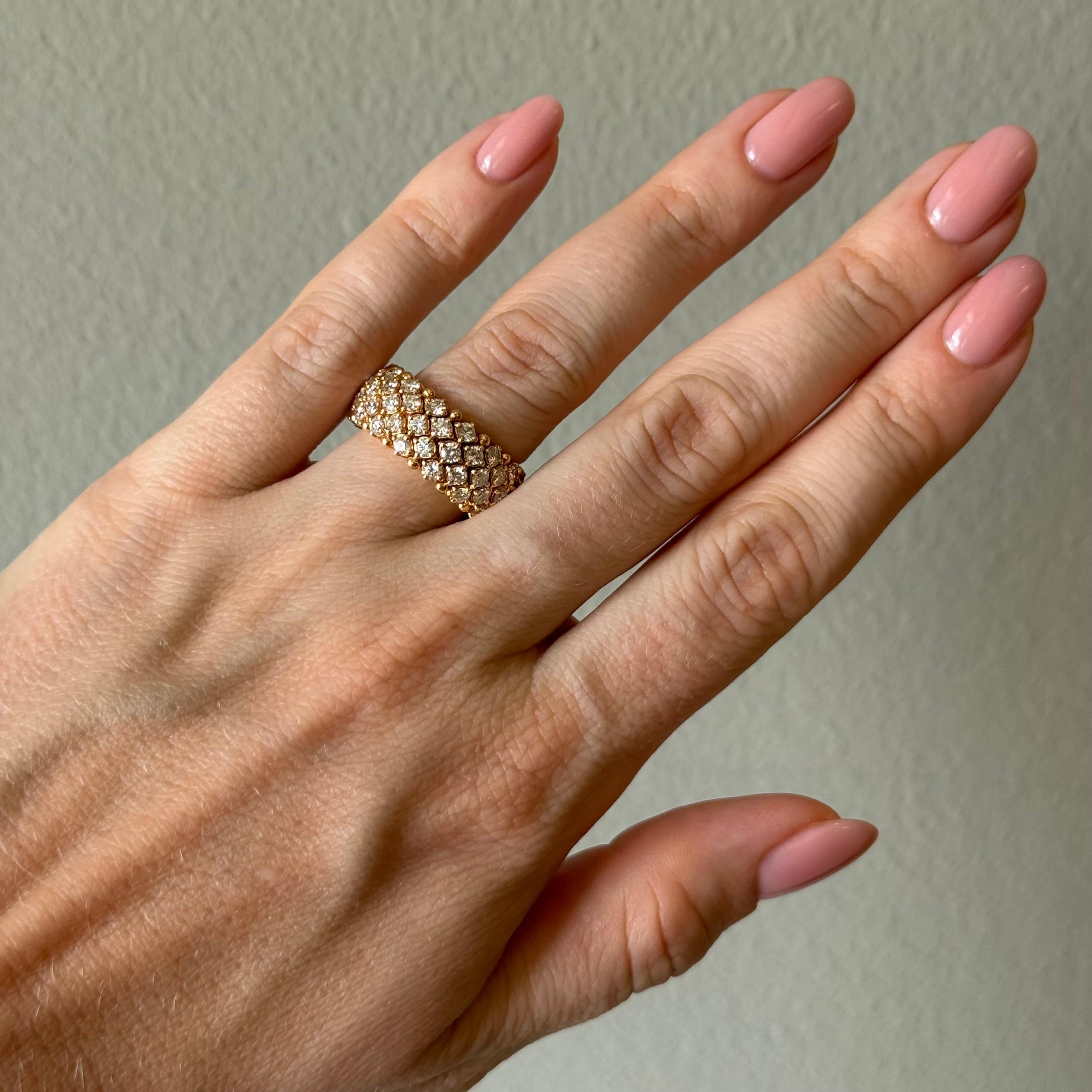 Anillo Pavé con Diamantes en Oro Rojo de 18 Kilates en venta 5