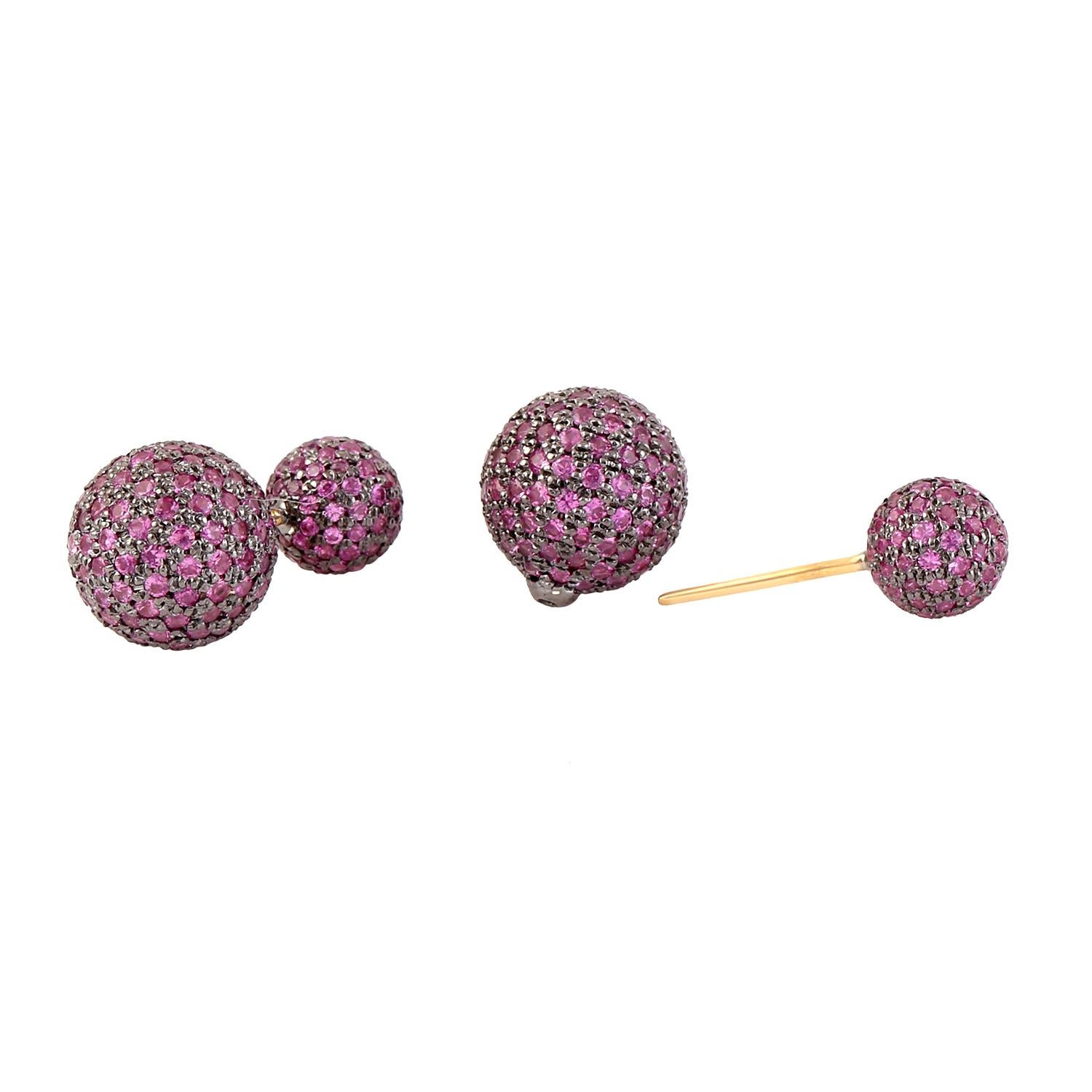 Taille mixte Boucles d'oreilles Ball and Ball en or jaune 18k avec saphir pavé en vente