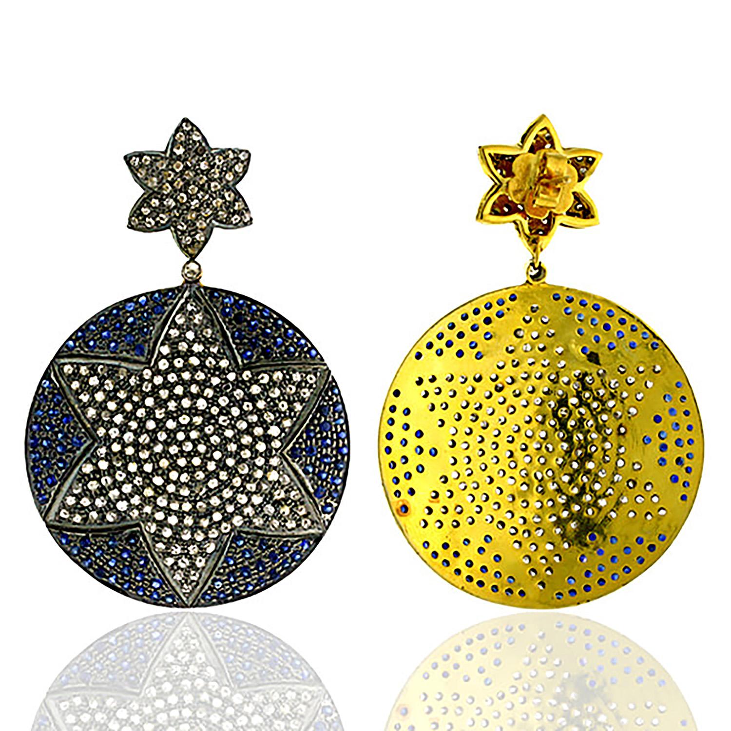 Art déco Boucles d'oreilles pendantes en or jaune 14k avec saphirs et diamants pavés en vente