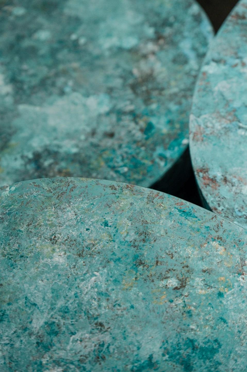 Espejo escultórico Pavè de cobre verdigris de dAM Atelier Italiano en venta