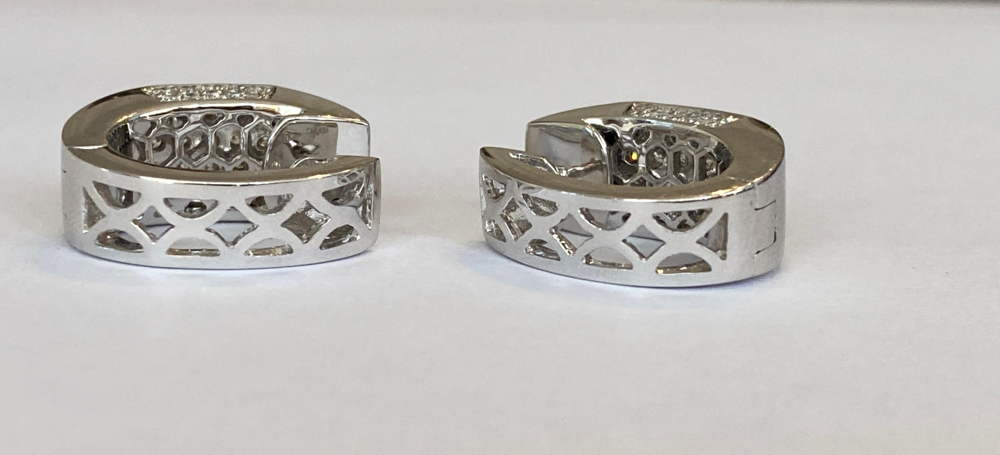 Donna Orecchini a clip in oro e diamanti da 1,40 ct con incastonatura a pavé in vendita