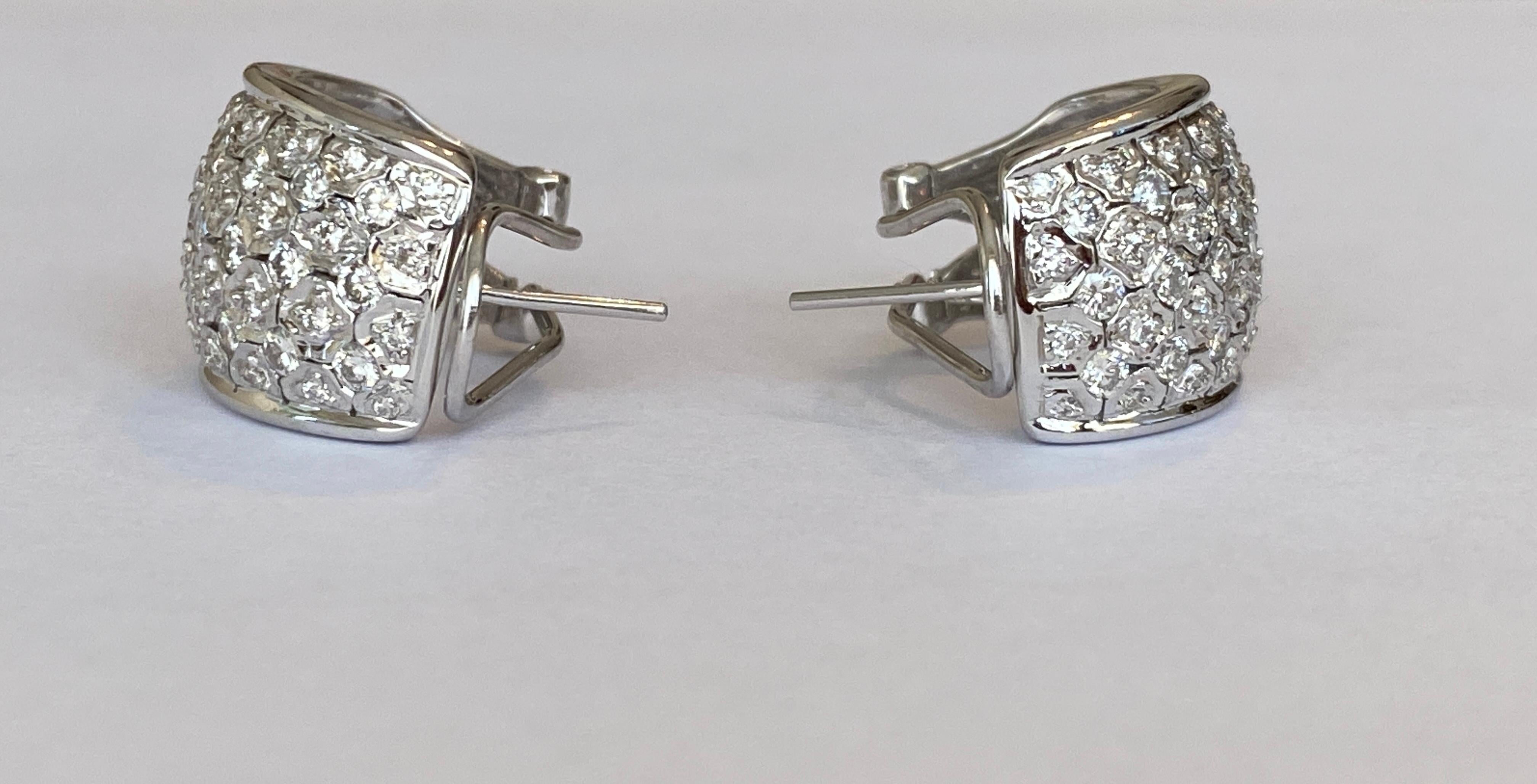 Pave Set 2.22 ct Diamond and White Gold Hoop Clip Earrings In Good Condition For Sale In AMSTERDAM, NL