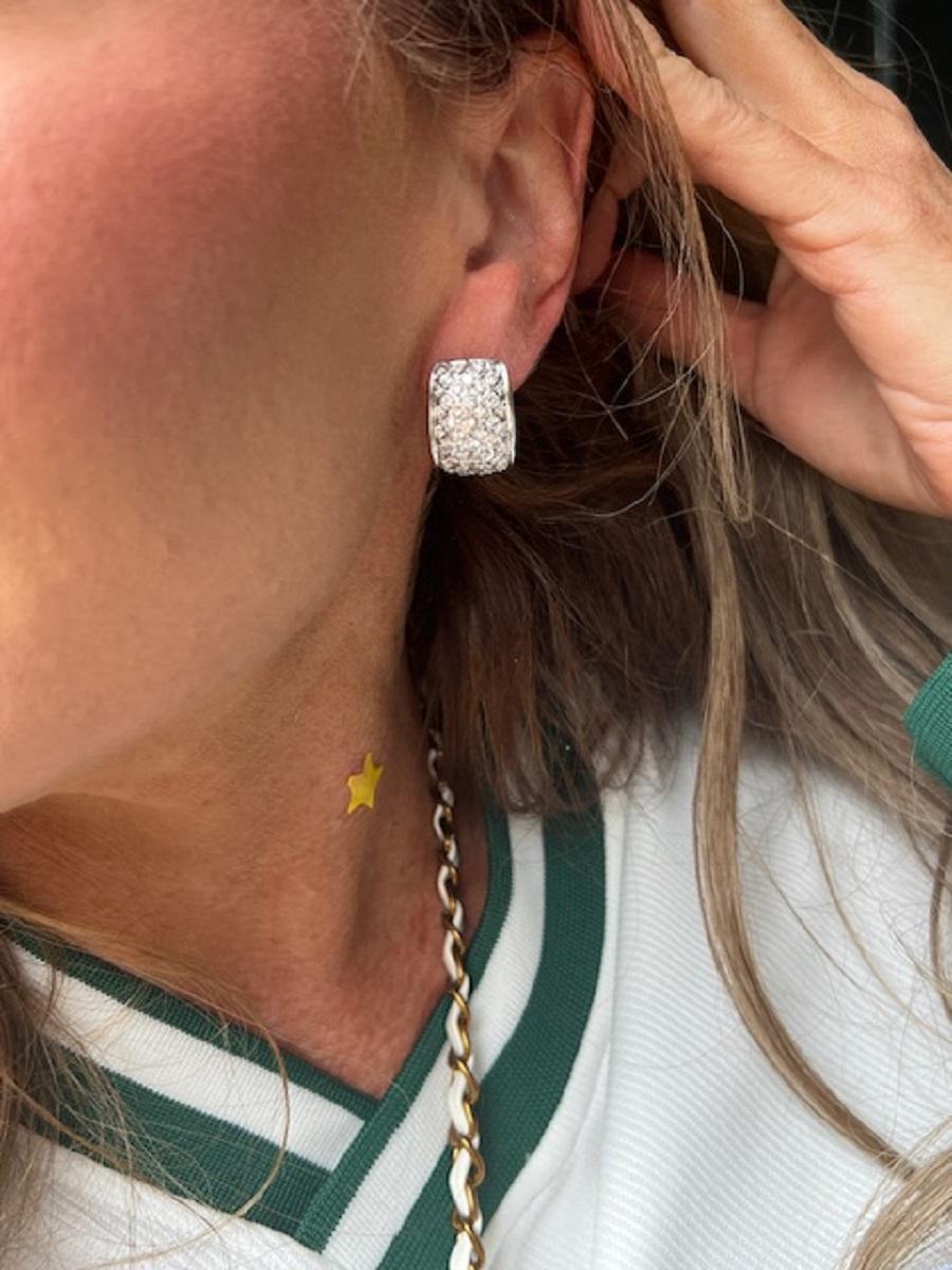 Orecchini a clip con diamante da 2,22 ct e oro bianco con incastonatura Pave in vendita 6