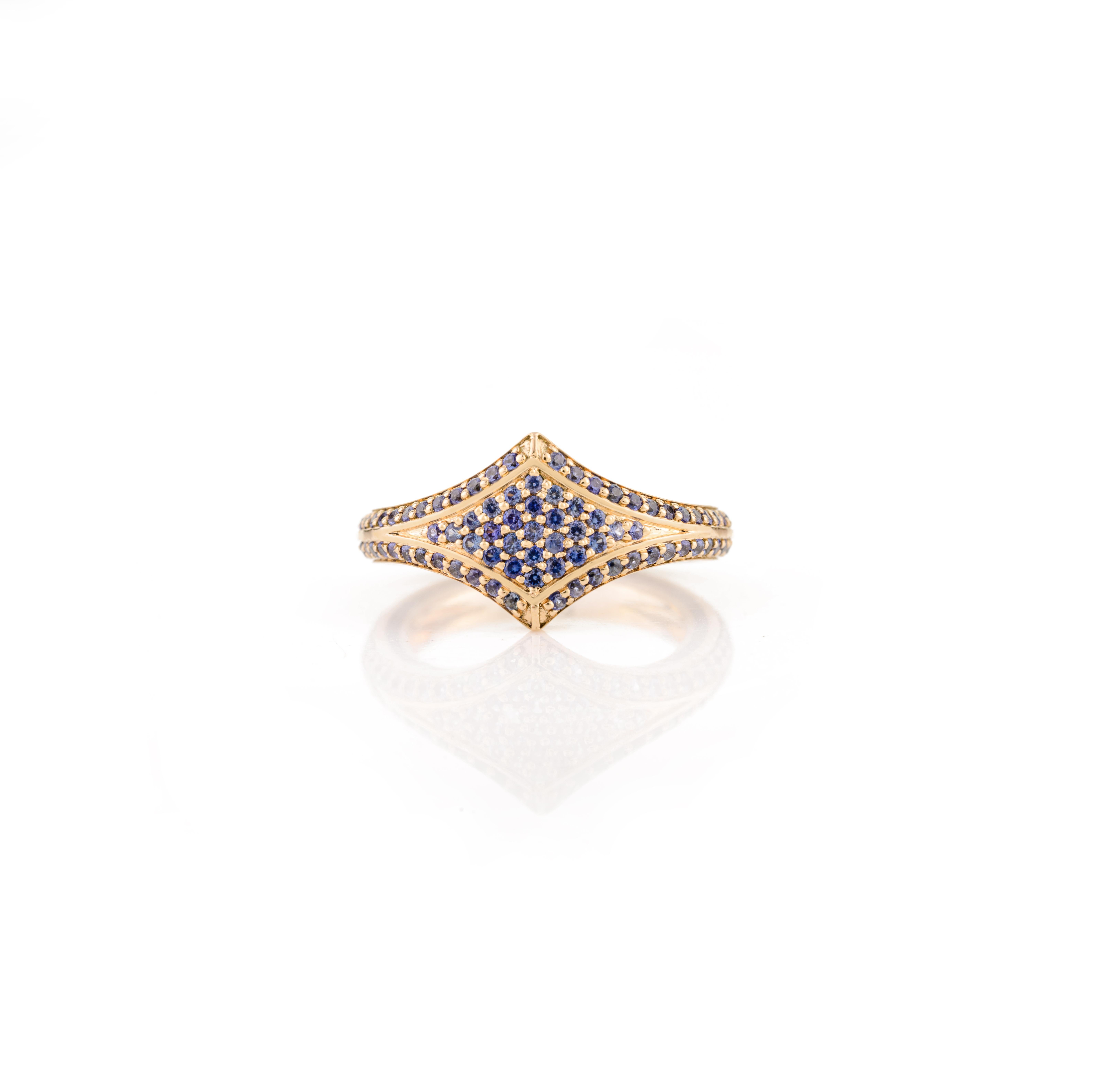 En vente :  Bague de mariage pour femmes en or jaune massif 14 carats sertie de saphirs bleus pavés 9