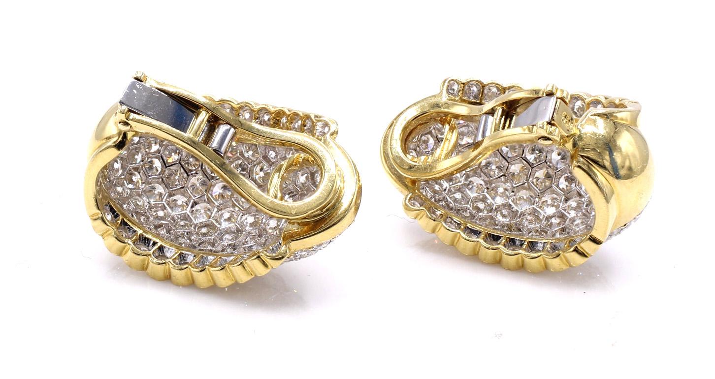 Pendientes de oro de 18 quilates con diamantes engastados Corte redondo en venta