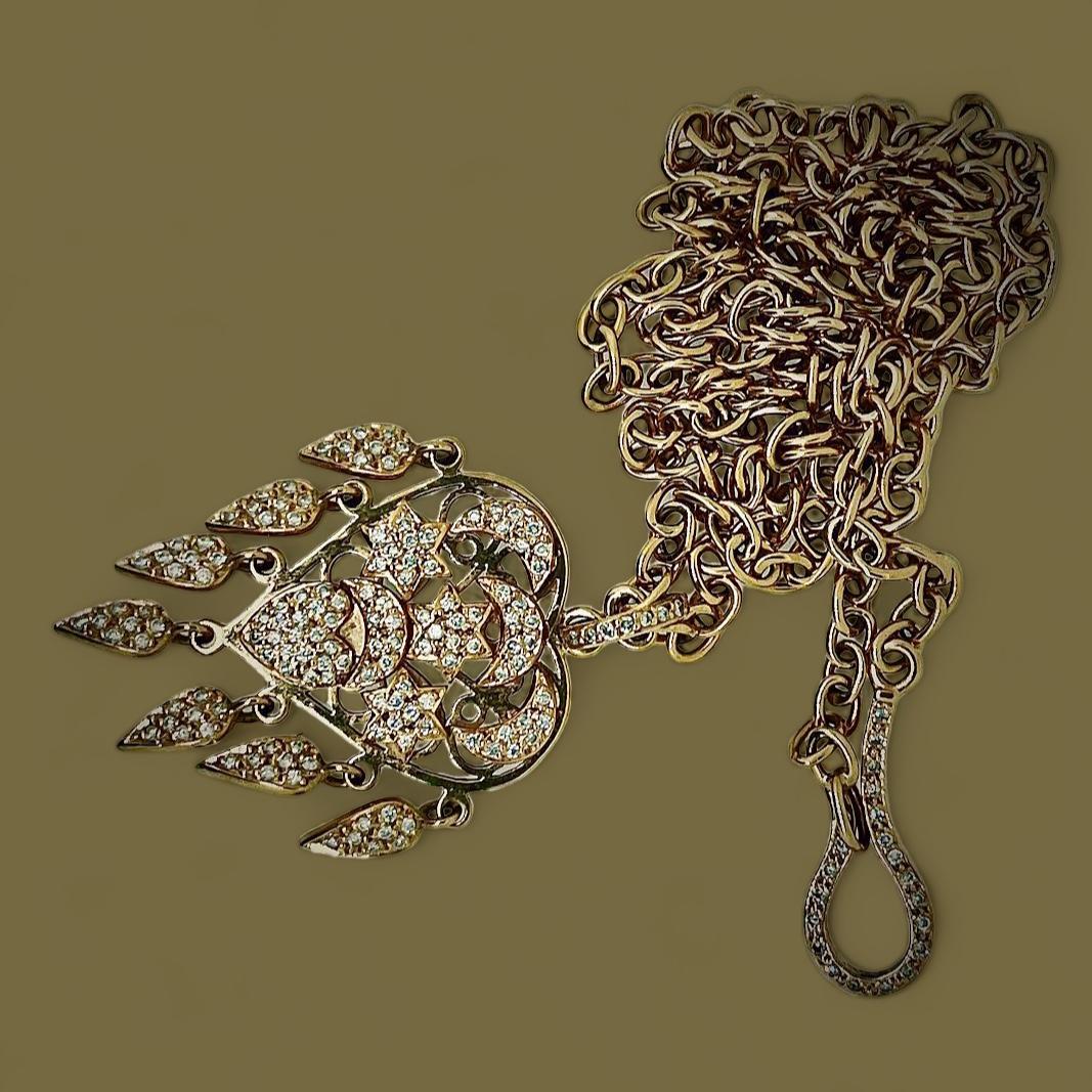 Pave' Set Diamond Drops Suspended from a Diamond Bale to an 18ct Gold Chain In Excellent Condition For Sale In London, GB