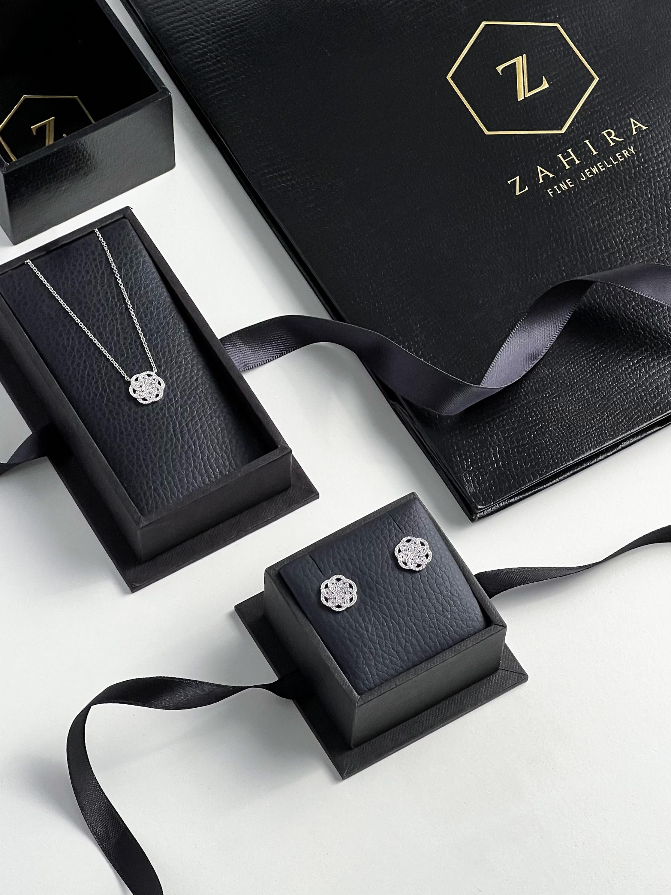 Boucles d'oreilles Flower of Life en or blanc 18 carats avec diamants sertis en pavé en vente 1