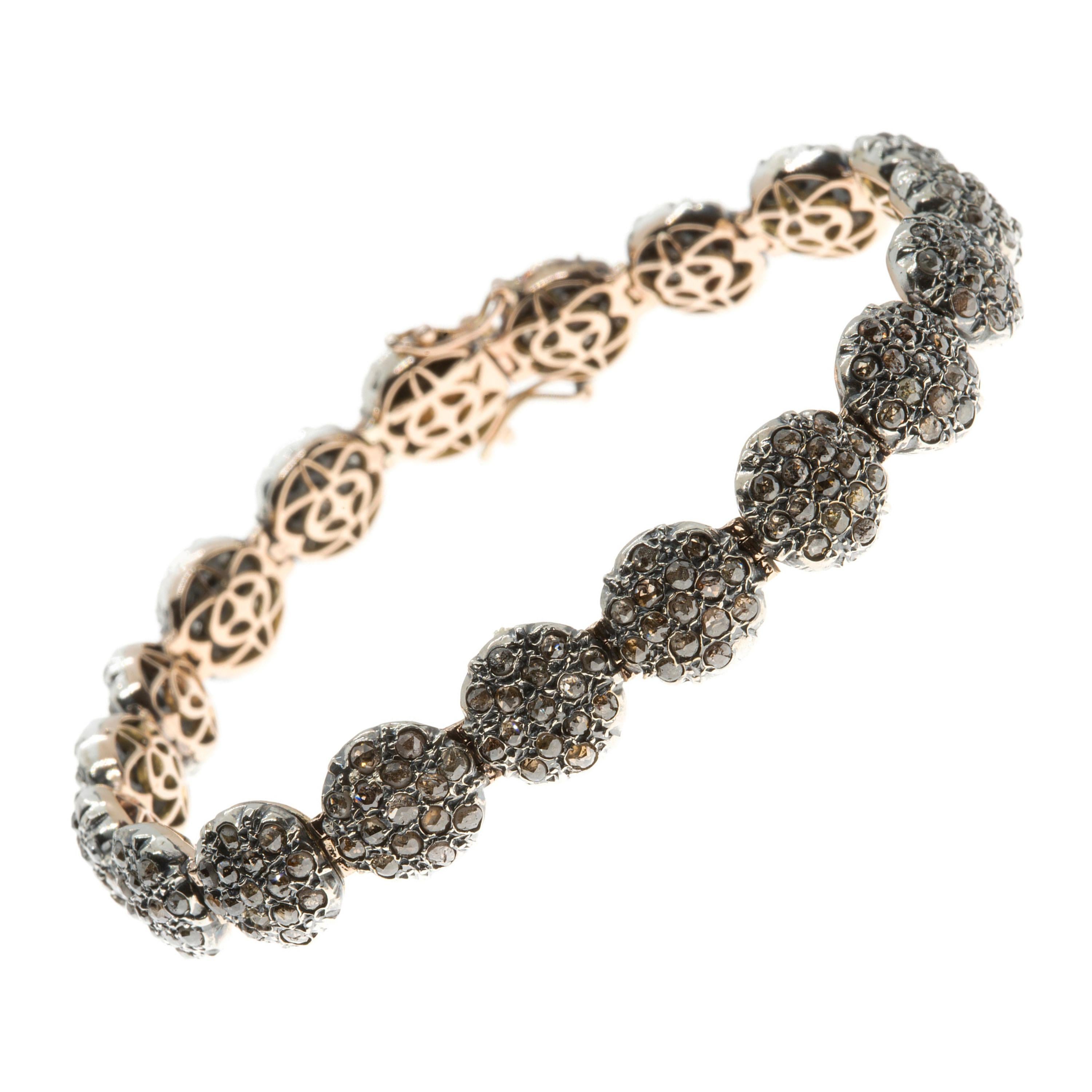 Bracelet tennis Cesellato en or rose 9 carats et diamants, XXIe siècle en vente