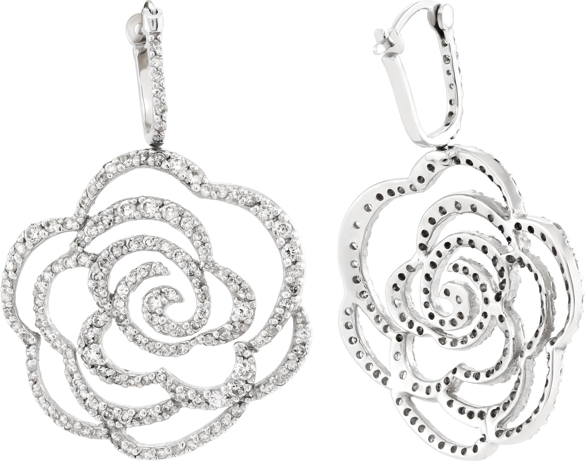 Donna Orecchini a fiore in oro bianco con diamanti incastonati a pavé in vendita