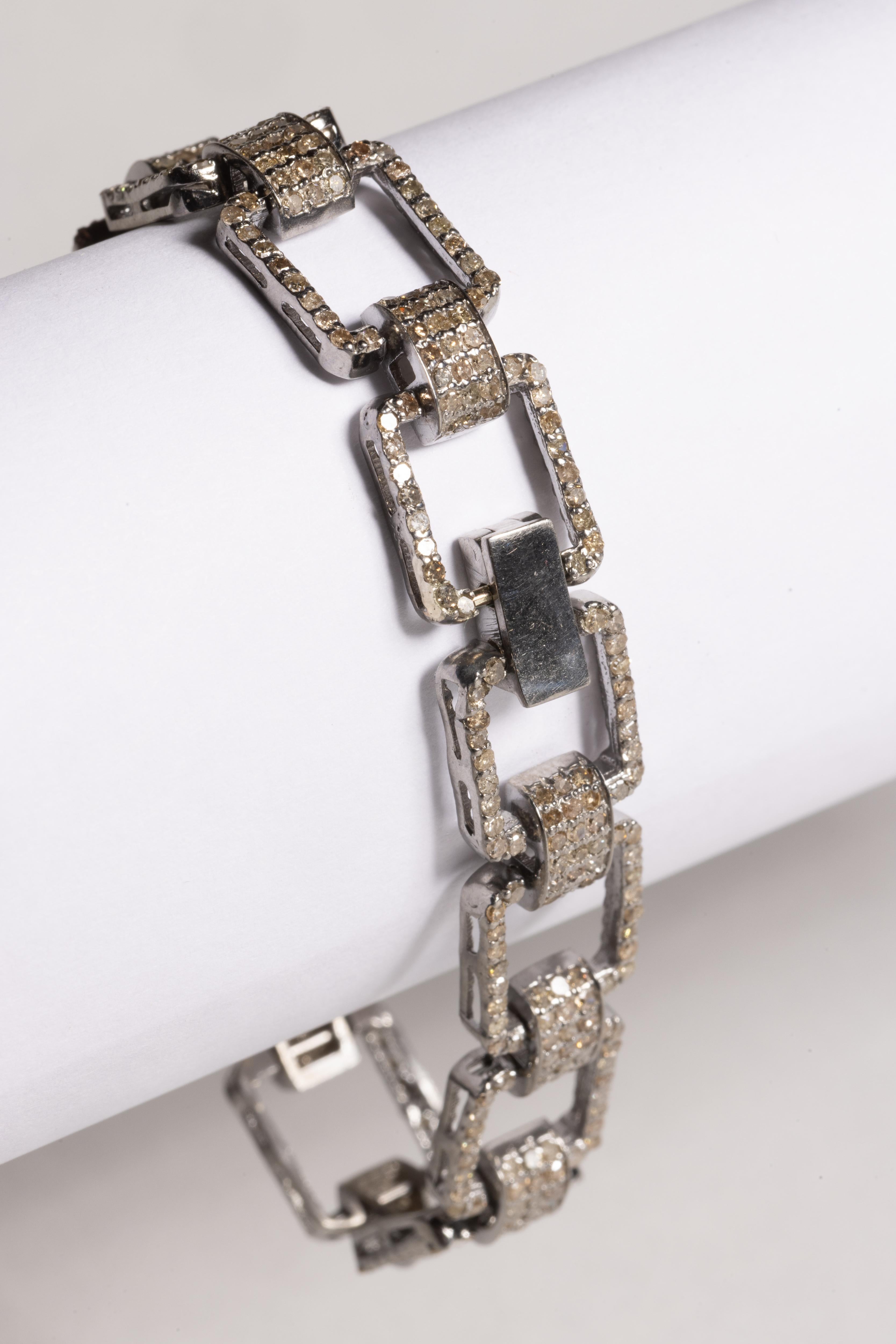 Taglio rotondo Catena con diamanti incastonati e argento Sterling Box in vendita