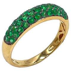 Pave Set Smaragde in hochpoliertem 18K Gelbgold Ring