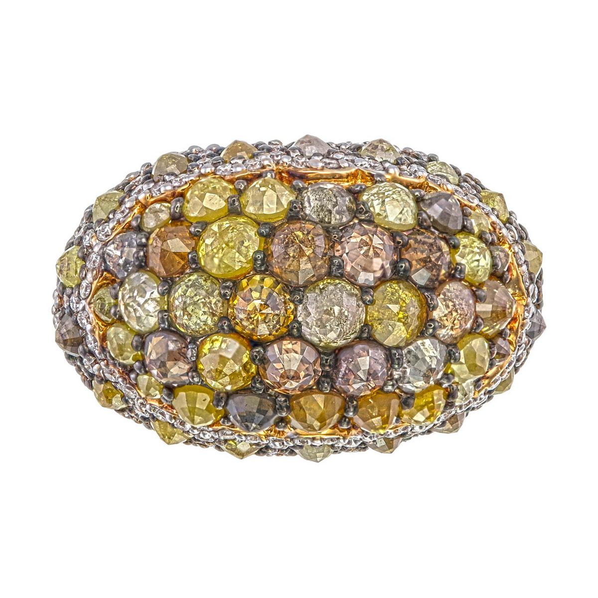 Ti presentiamo questo radioso anello con diamante Fancy Mixed Color, un pezzo sorprendente e dal design accurato che unisce colori audaci, artigianato raffinato ed eleganza senza tempo.

Al centro c'è un'abile disposizione di diamanti rotondi rosa