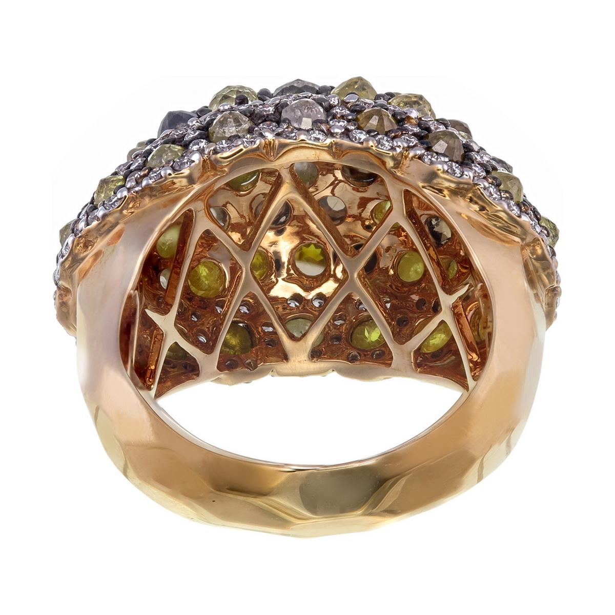 Taglio a rosa Anello con cupola di diamanti colorati Pavé incastonati in oro rosa 18 carati in vendita