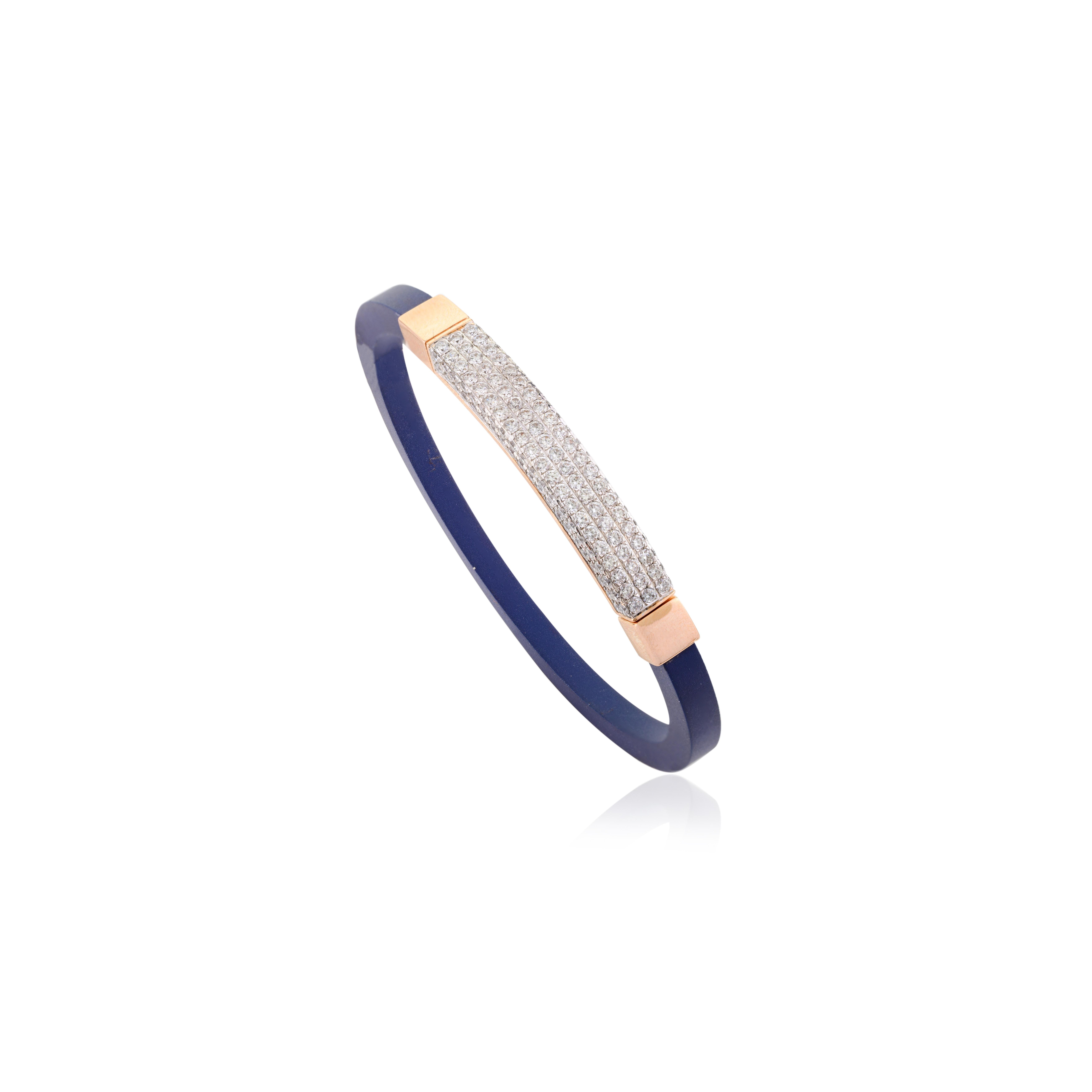 Round Cut Pave Set Natural Diamond Mens Adjustable Bracelet in 18k Yellow Gold For Sale