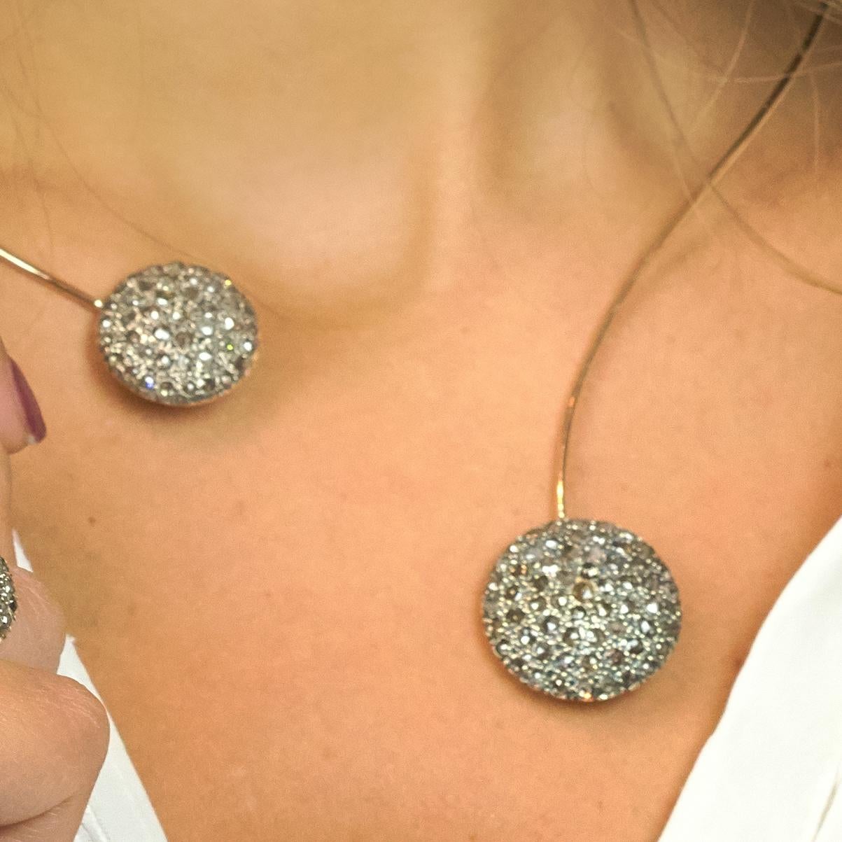 Collier Cesellato du 21e siècle en or rose 9 carats et diamants à tige ouverte Pour femmes en vente