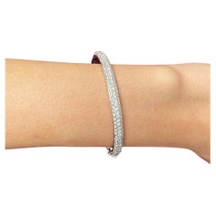 Bracelet jonc en or blanc 18 carats serti de diamants taille ronde de 2,18 carats