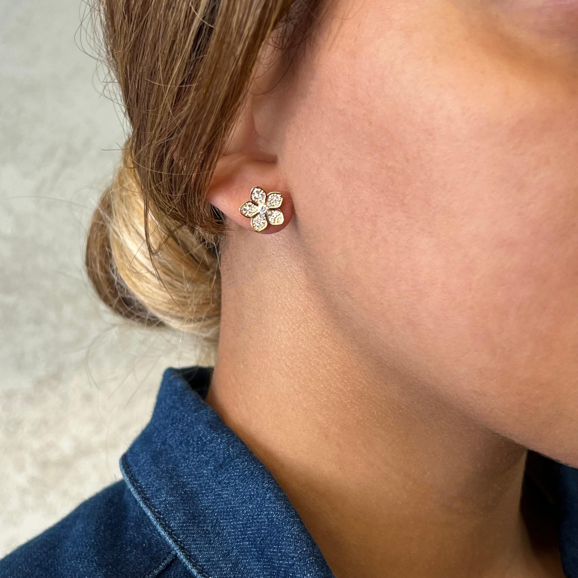 Modern Pave Set Round Cut Diamond Flower Stud Earrings 18K Yellow Gold 0.53cttw For Sale