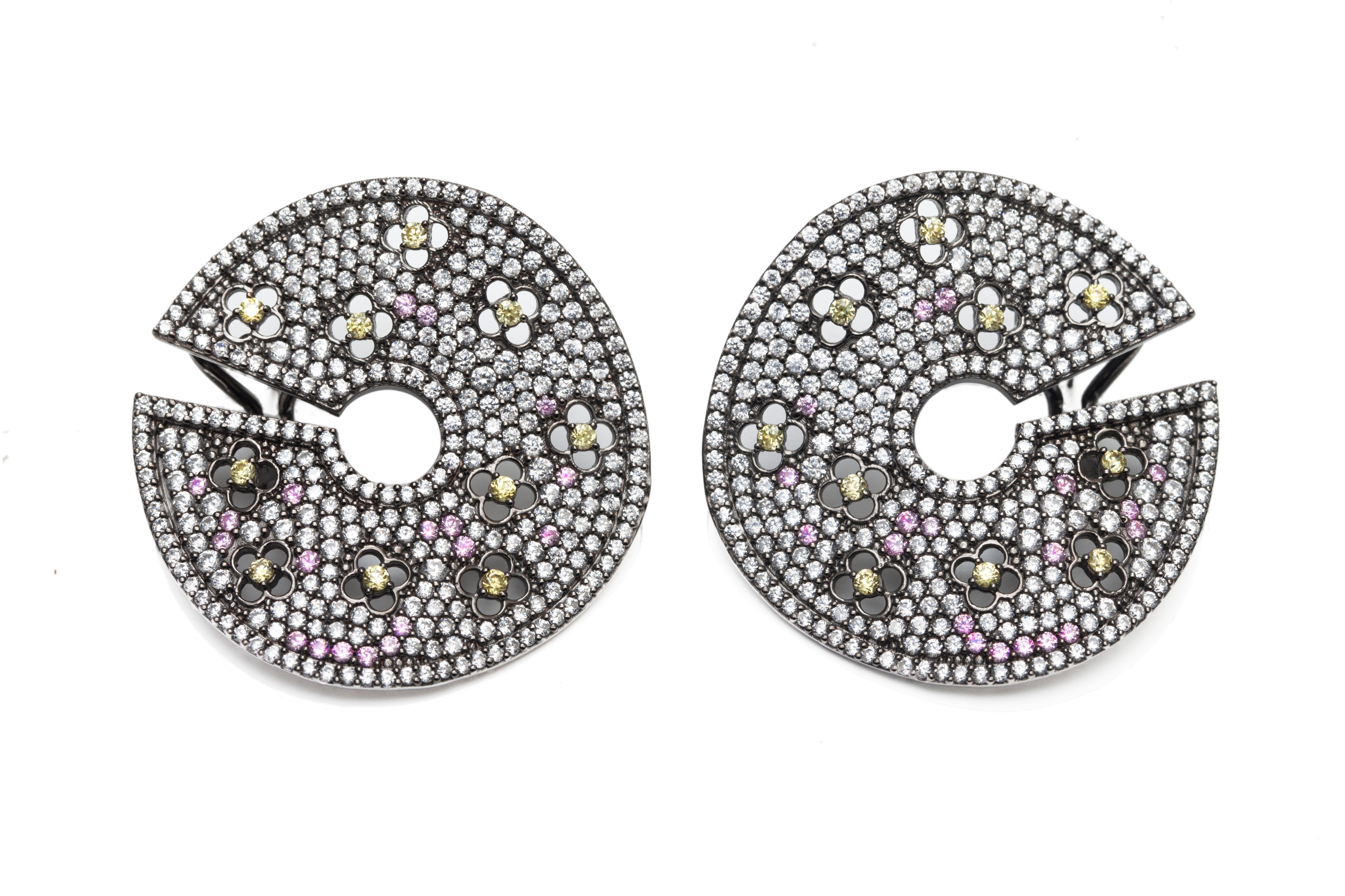 Pave Statement Disk Earrings with Lever Back- Grey In New Condition In Beverly Hills, CA