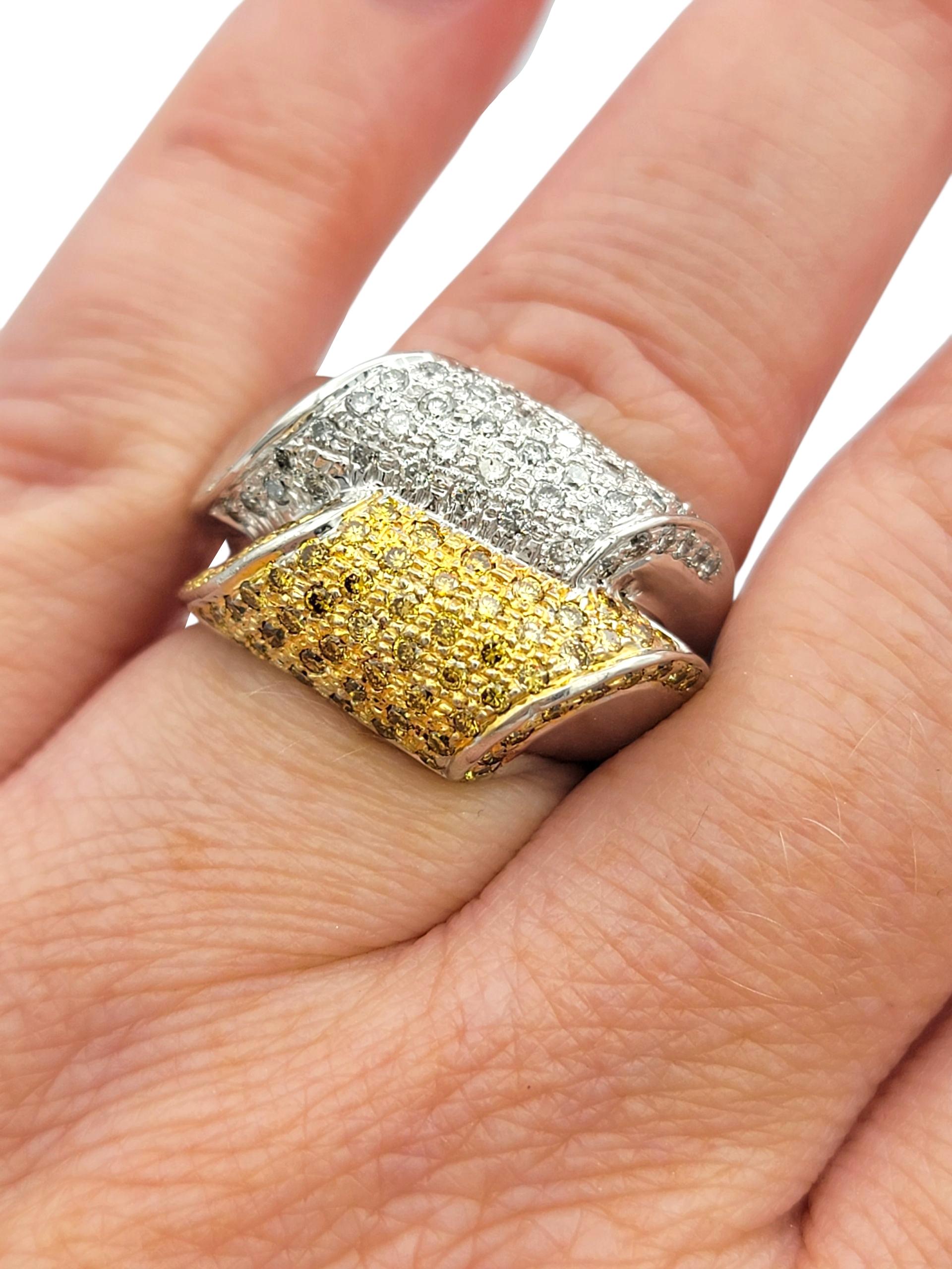 Gestapelter Statement-Ring mit Pavé aus gelbem Saphir und Diamant aus zweifarbigem 14-karätigem Gold im Angebot 5