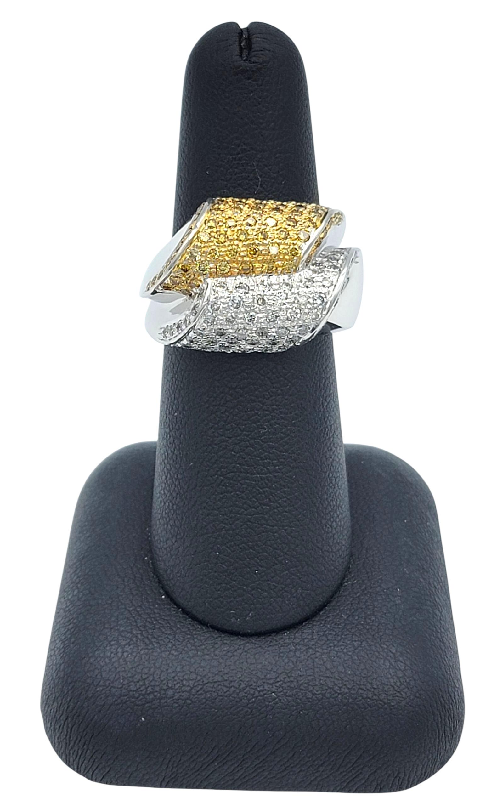 Gestapelter Statement-Ring mit Pavé aus gelbem Saphir und Diamant aus zweifarbigem 14-karätigem Gold im Angebot 6