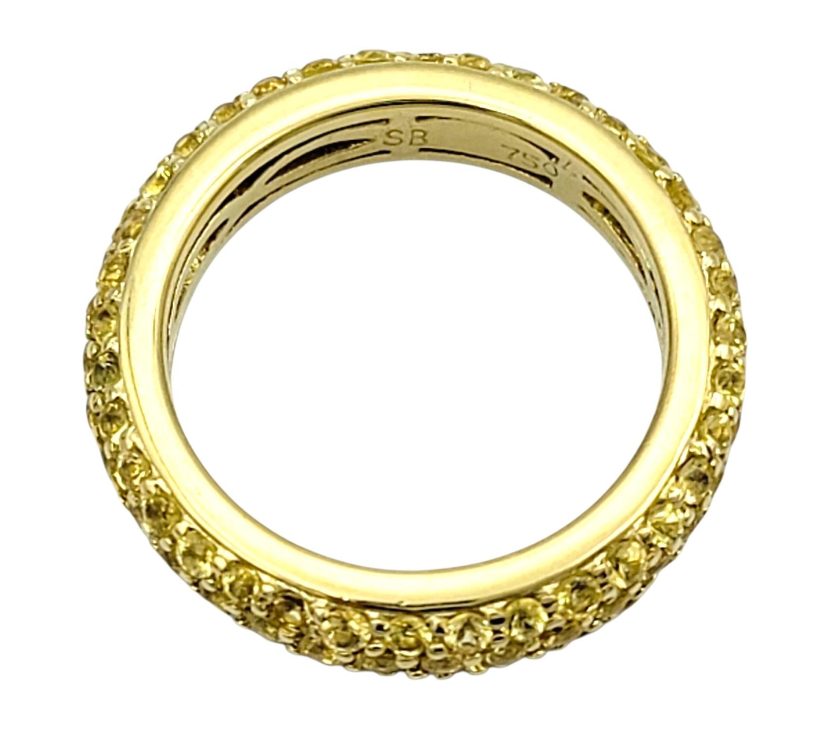 Anello a fascia per l'eternità con zaffiro giallo pavé a più file in oro giallo 18 carati In condizioni buone in vendita a Scottsdale, AZ
