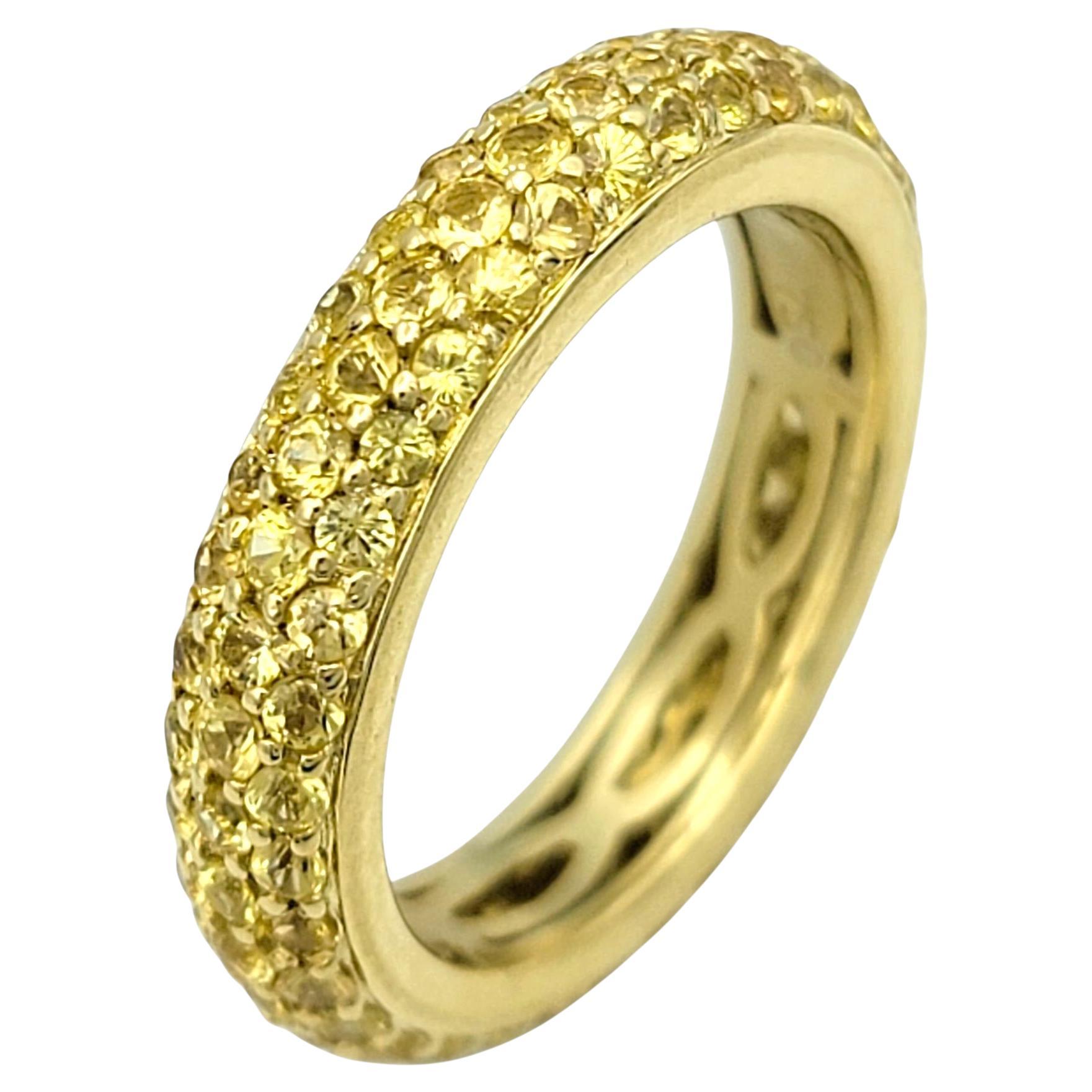 Anello a fascia per l'eternità con zaffiro giallo pavé a più file in oro giallo 18 carati
