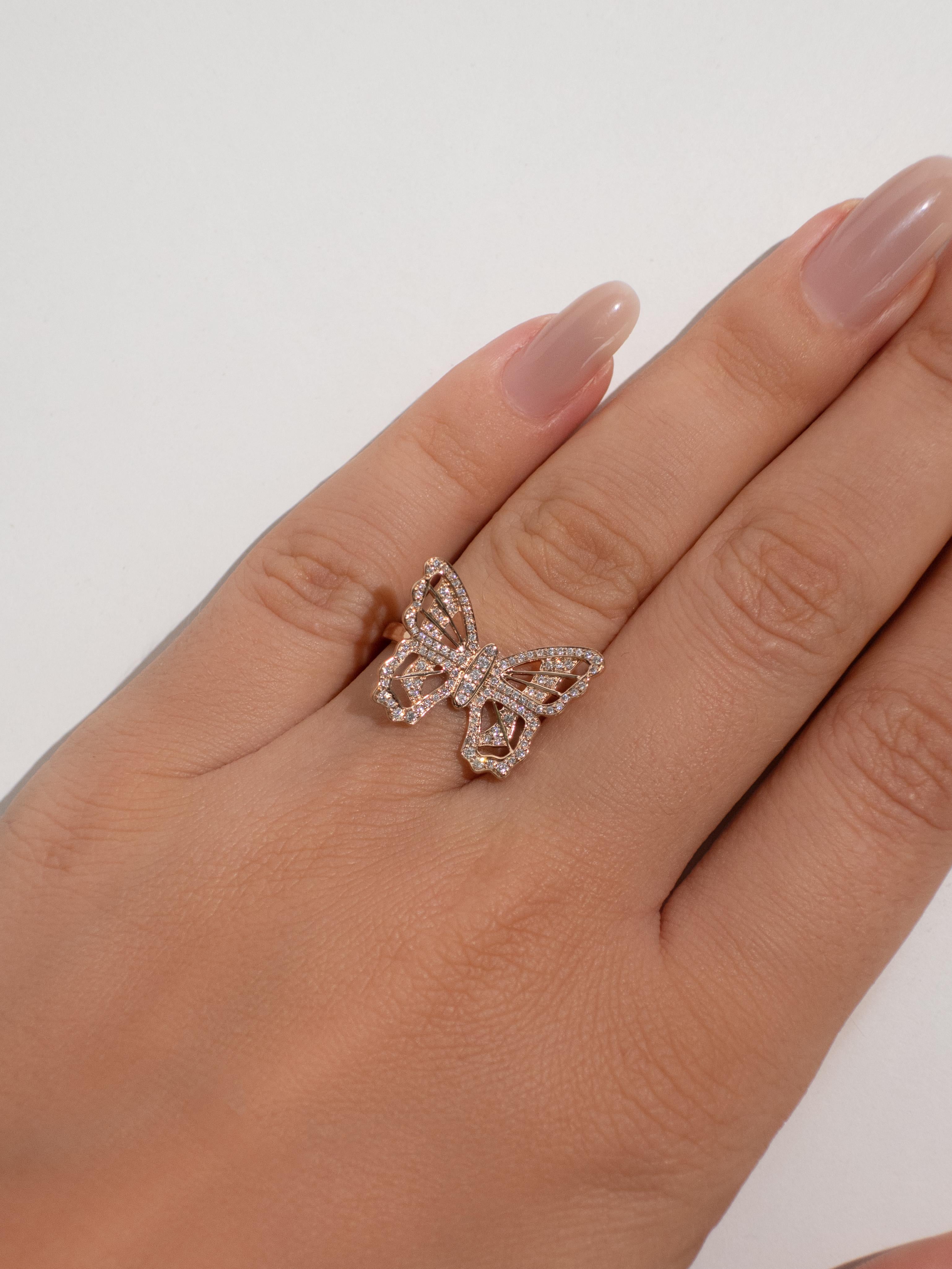 Anello con farfalla di diamanti con pavé in oro rosa 18 carati In condizioni Nuovo in vendita a Bangkok, TH