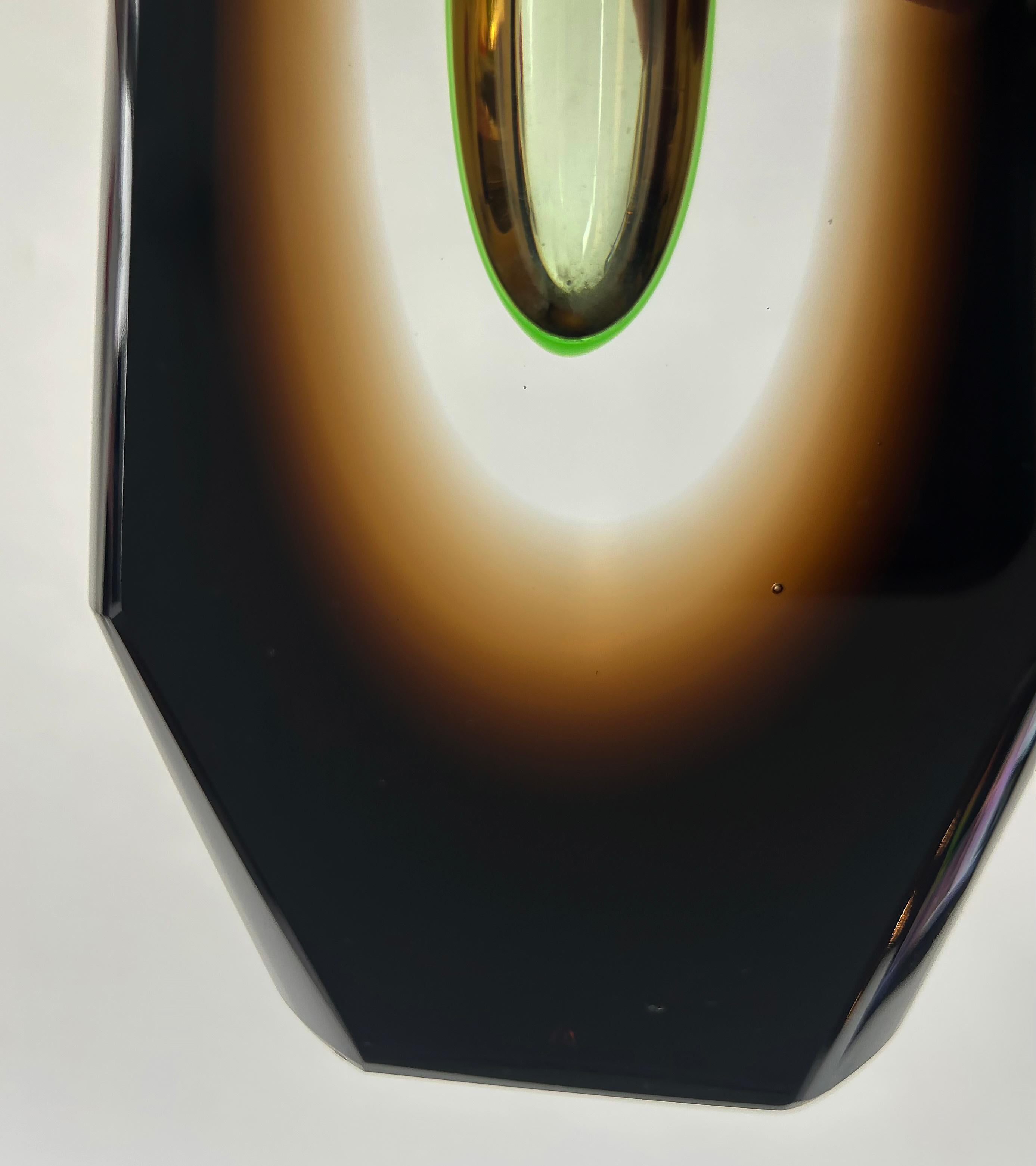 Vase à bourgeons en verre d'art tchèque Pavel Hlava Exbor Sommerso. 1960s en vente 5