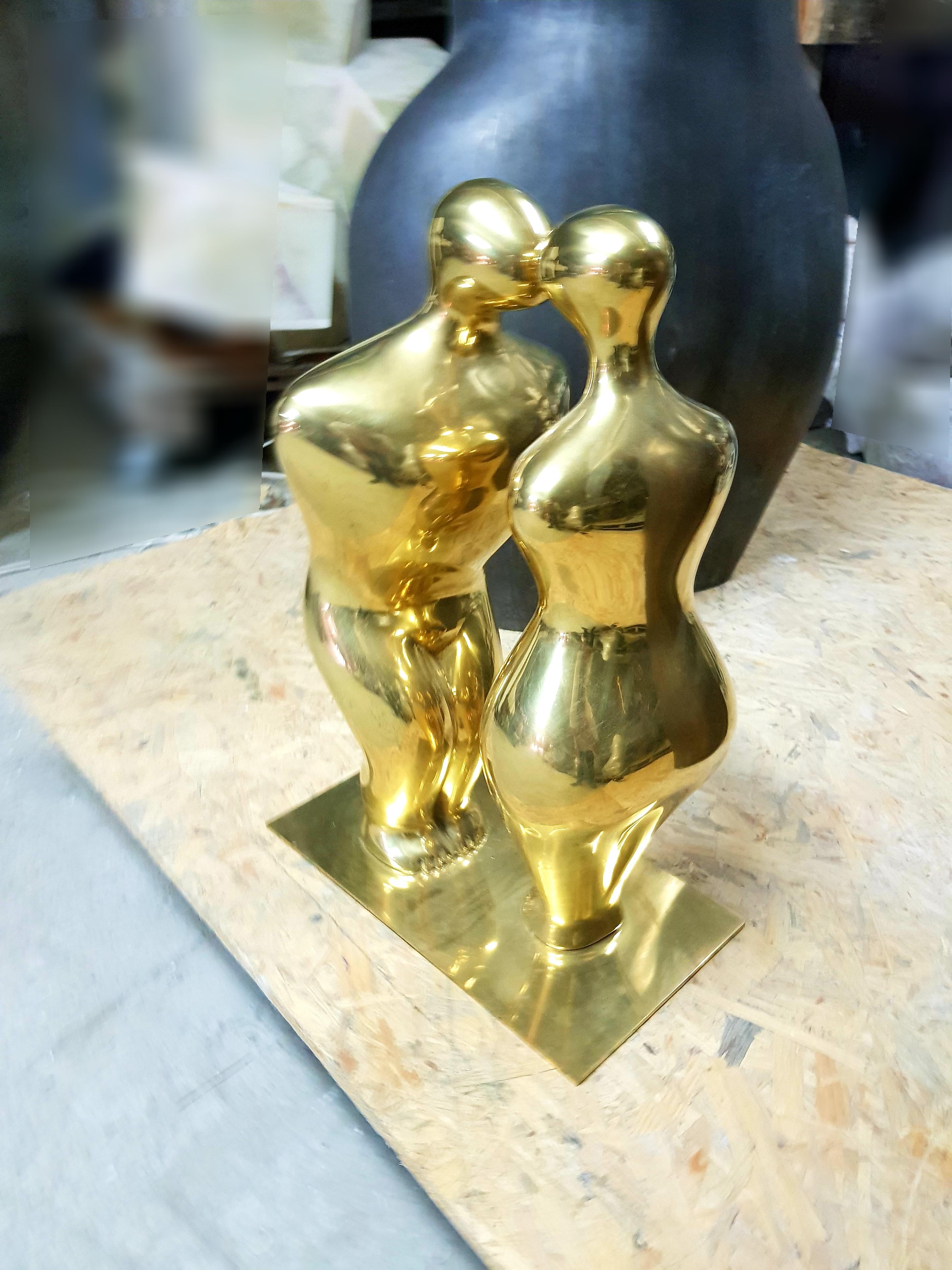 Paar – Figurative Skulpturen von Mann und Frau aus polierter Bronze – Sculpture von Pavel Quoytcheff
