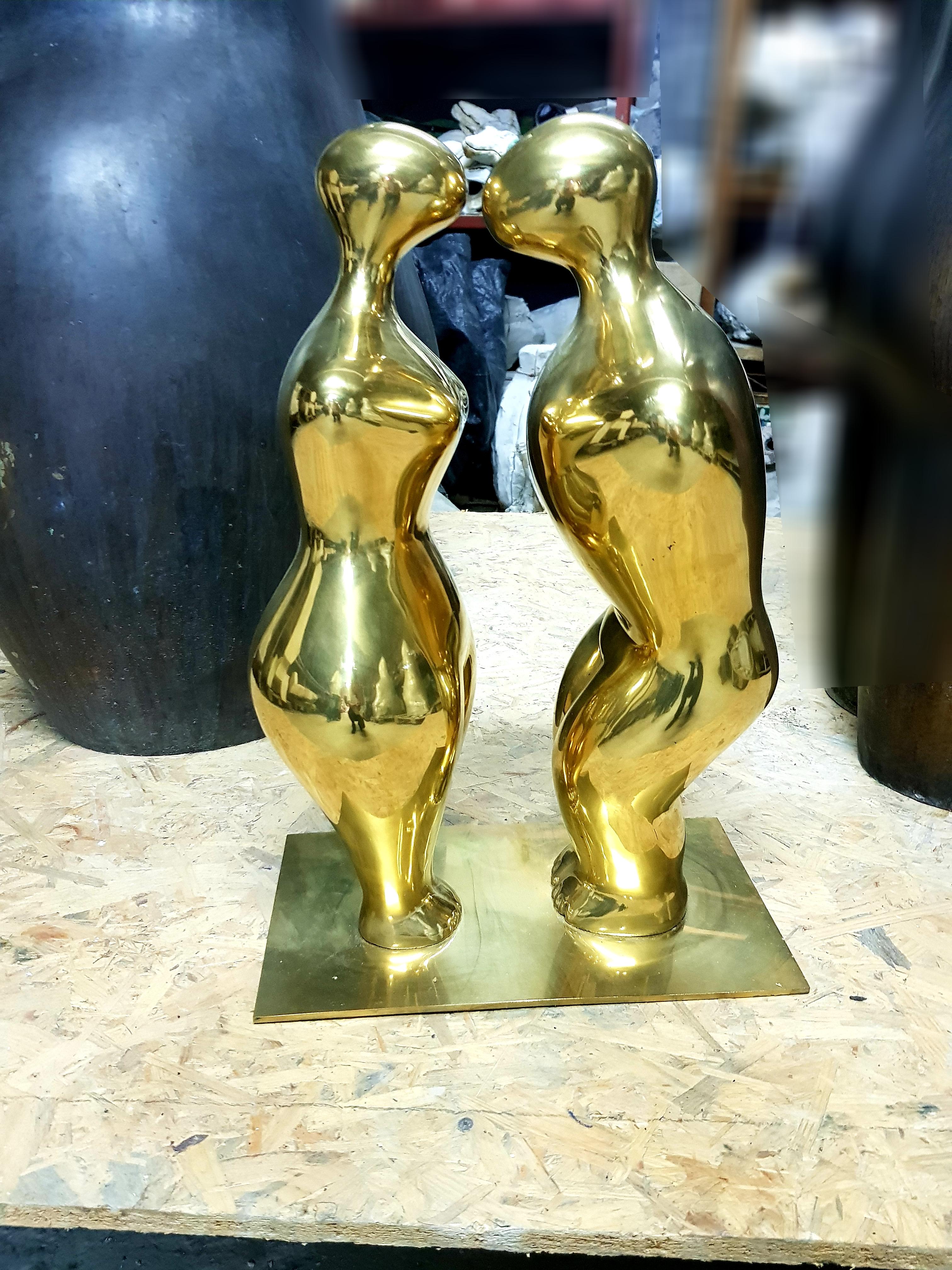 Couple - Sculptures - Figuratif Homme Femme Bronze Poli en vente 2