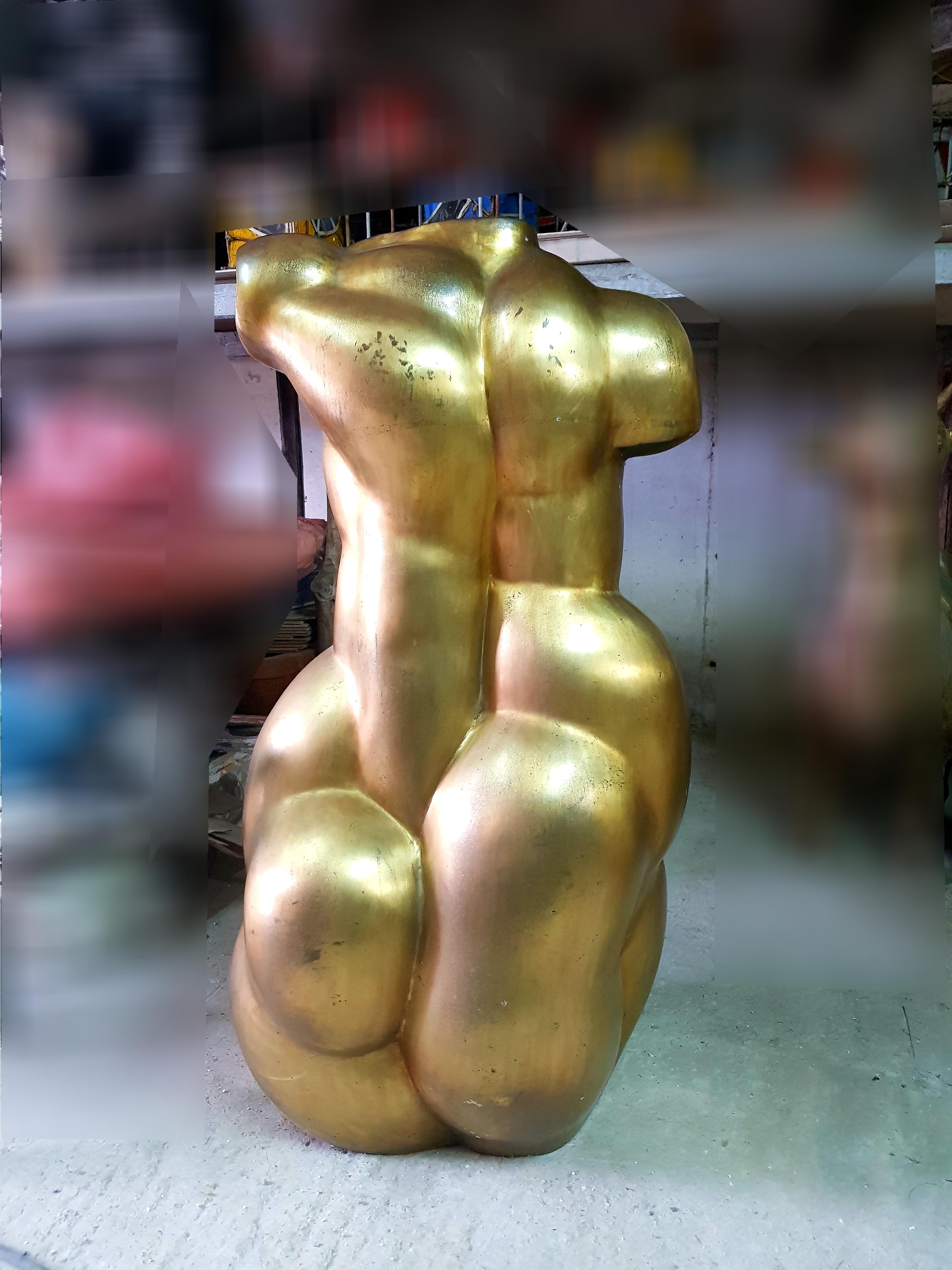 Female Torso – Figurative Frauenskulptur aus polierter Bronze, Frauenfigur  (Gold), Figurative Sculpture, von Pavel Quoytcheff