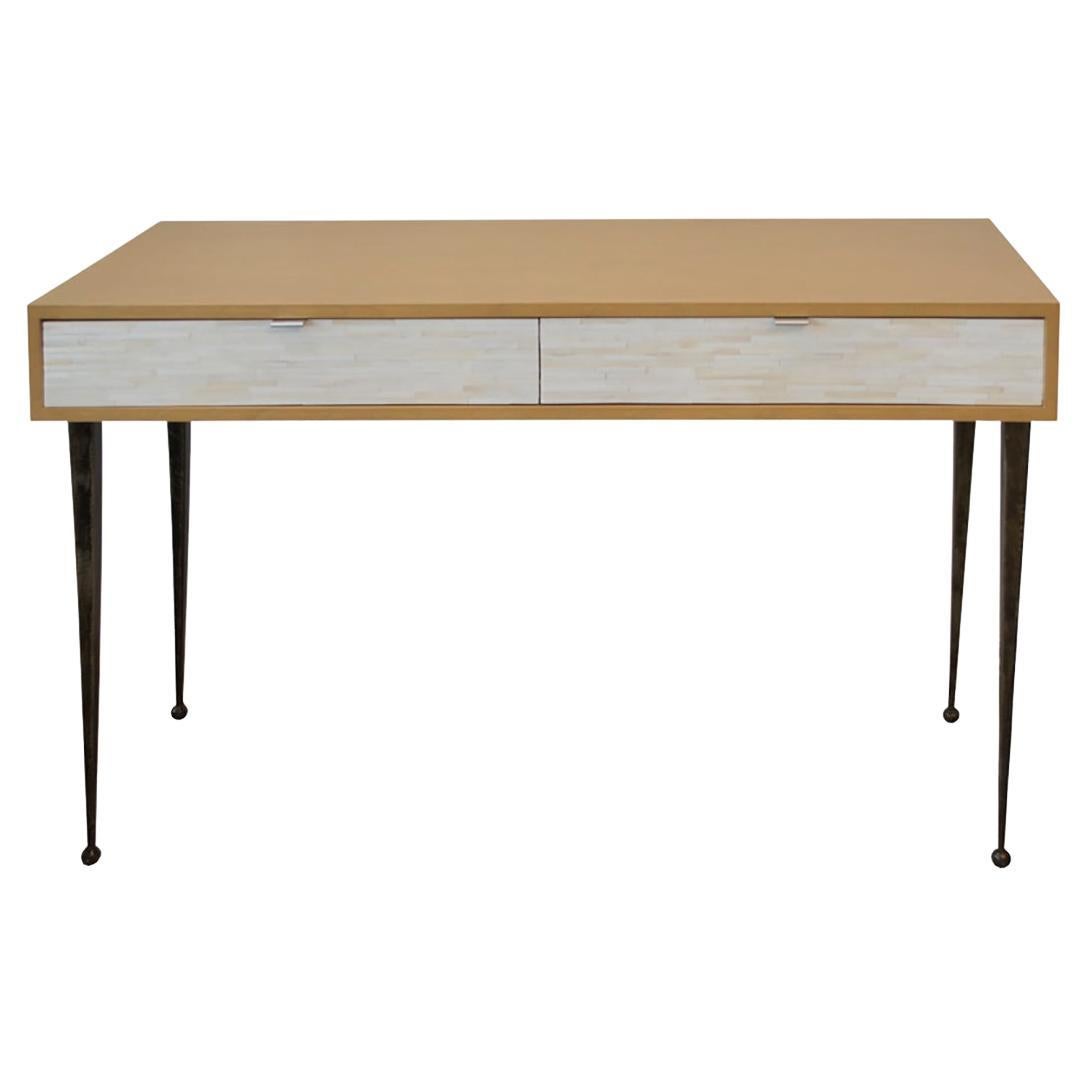 Moderner Pavia-Schreibtisch mit 2 Schubladen und elfenbeinfarbenem Glas und weißer Eiche von Ercole Home