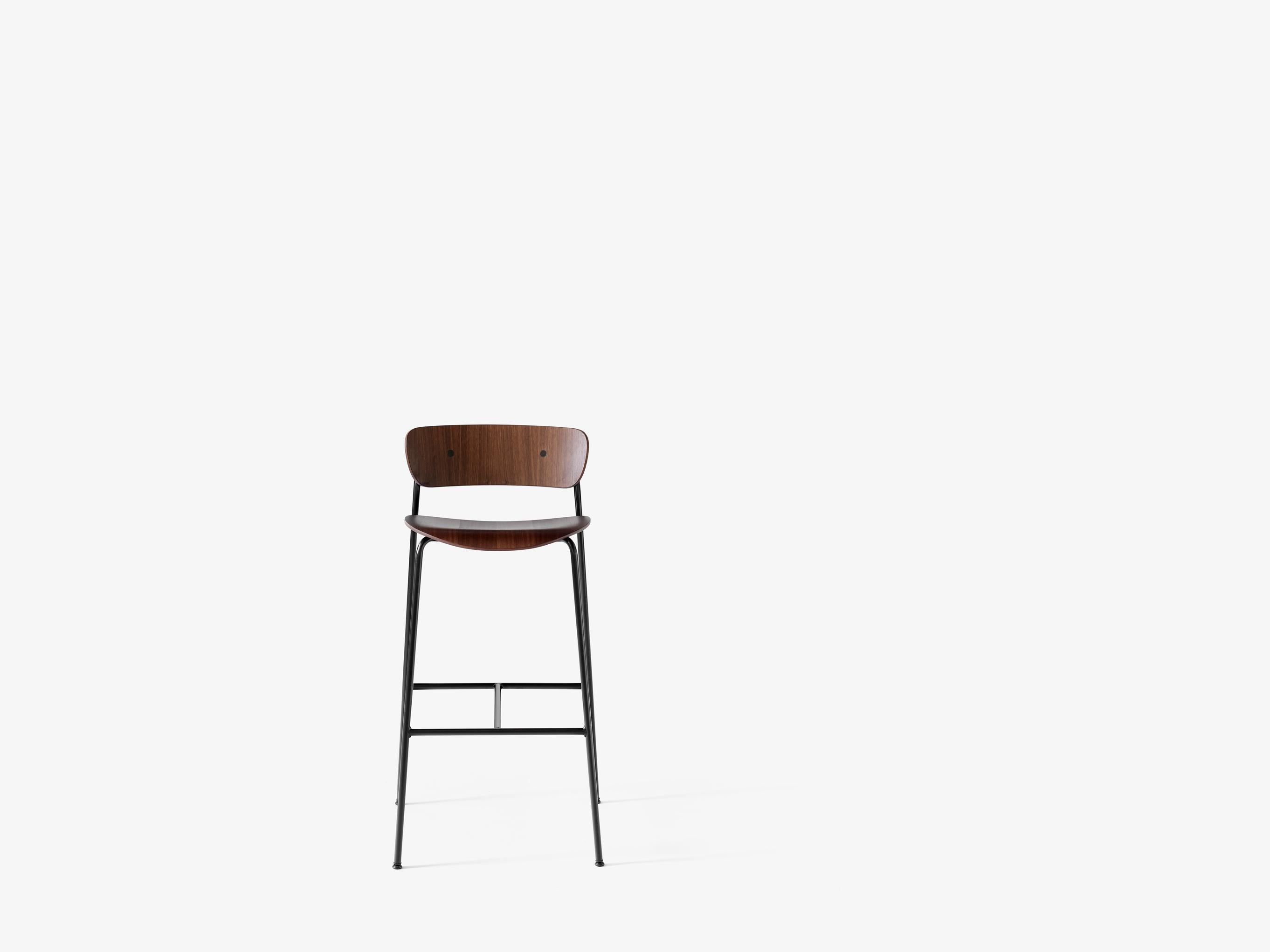 Pavilion AV9 Barhocker aus schwarzem Stahl/Walnussholz von Anderssen & Voll für &Tradition im Angebot 1