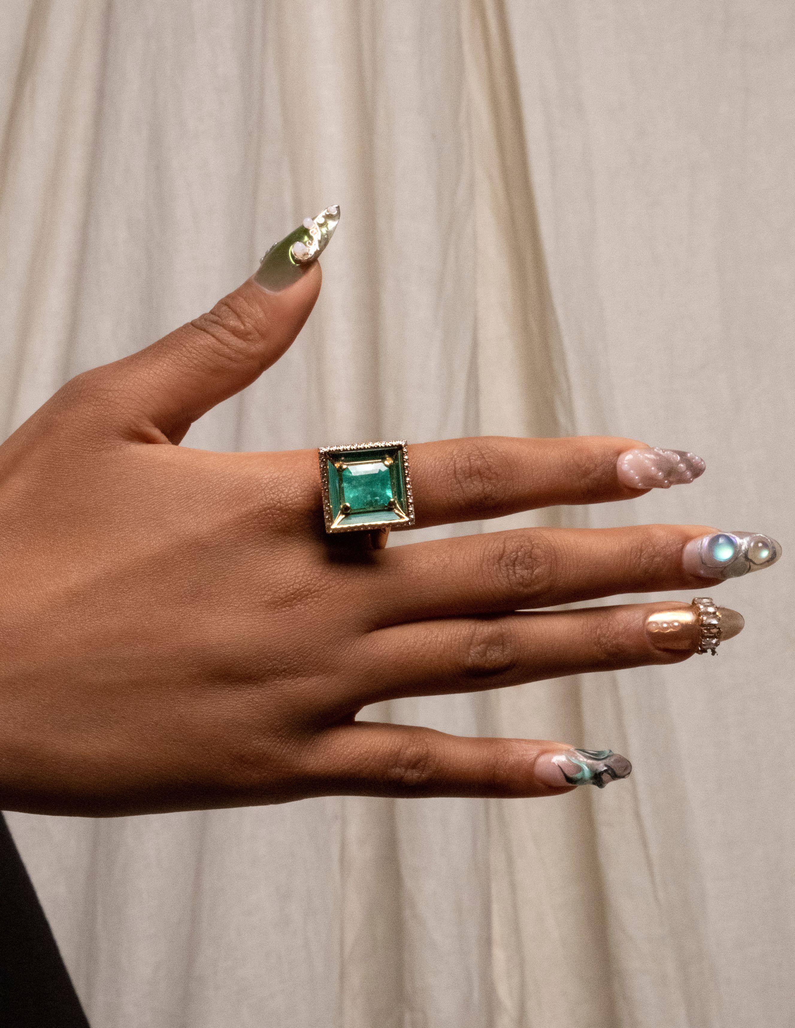 Pavilion Ring in 18k Gold with Emerald, Diamond Trim & Malachite Inlay In New Condition For Sale In Brooklyn, NY