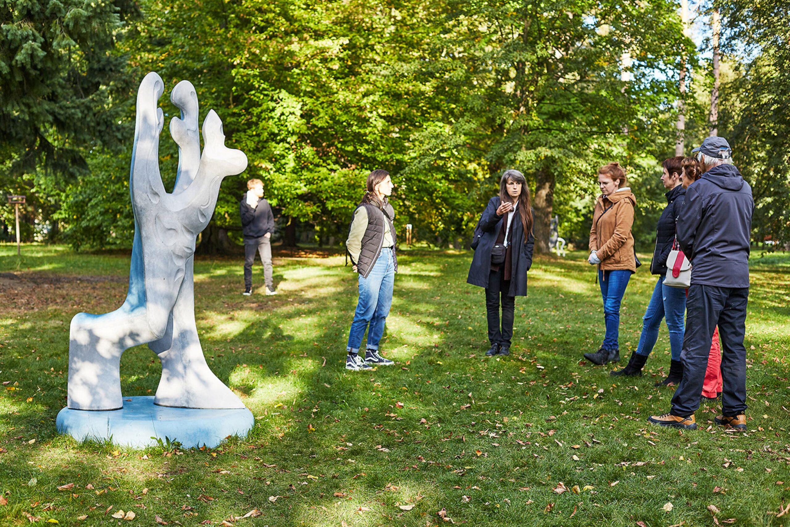 Big Creature by Pavlína Kvita - Contemporary sculpture, futuristic figure, grey For Sale 10