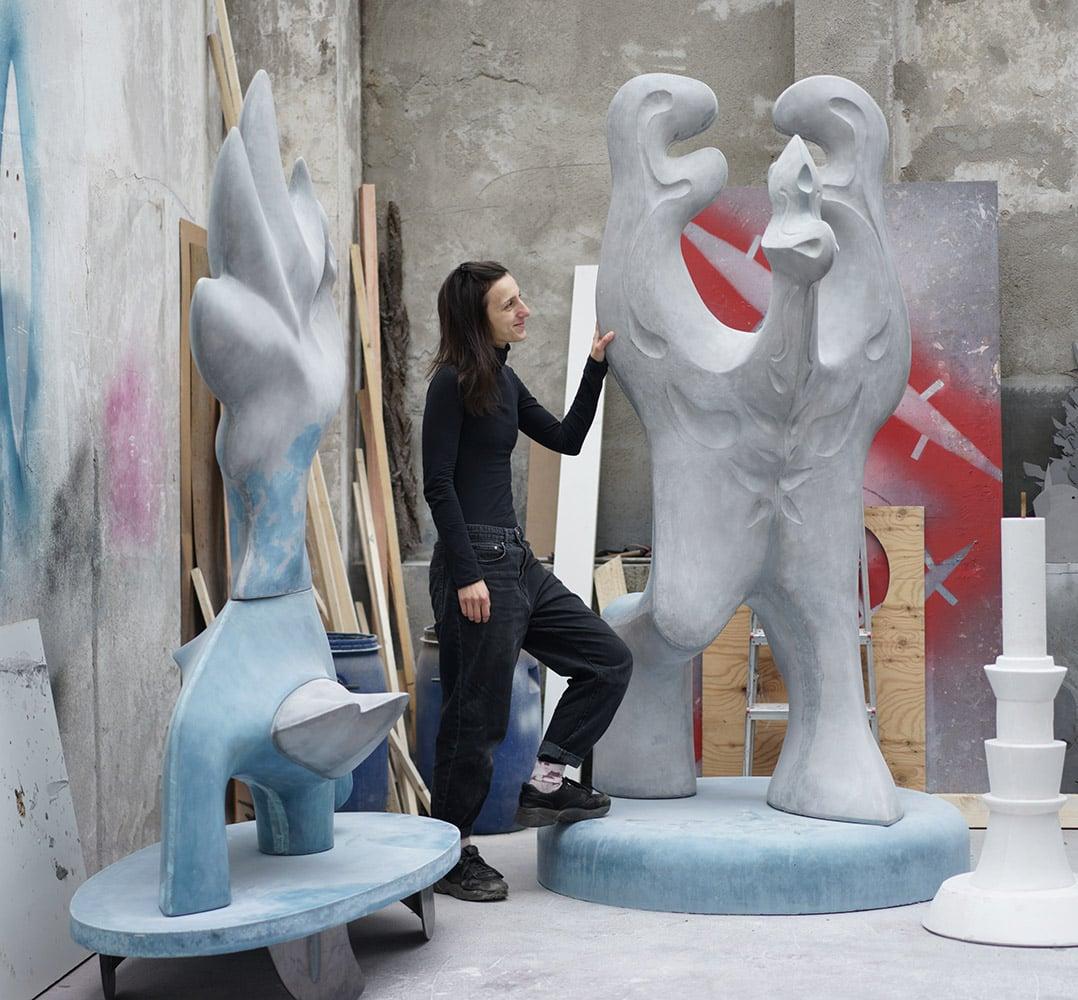 Big Creature by Pavlína Kvita - Contemporary sculpture, futuristic figure, grey For Sale 11