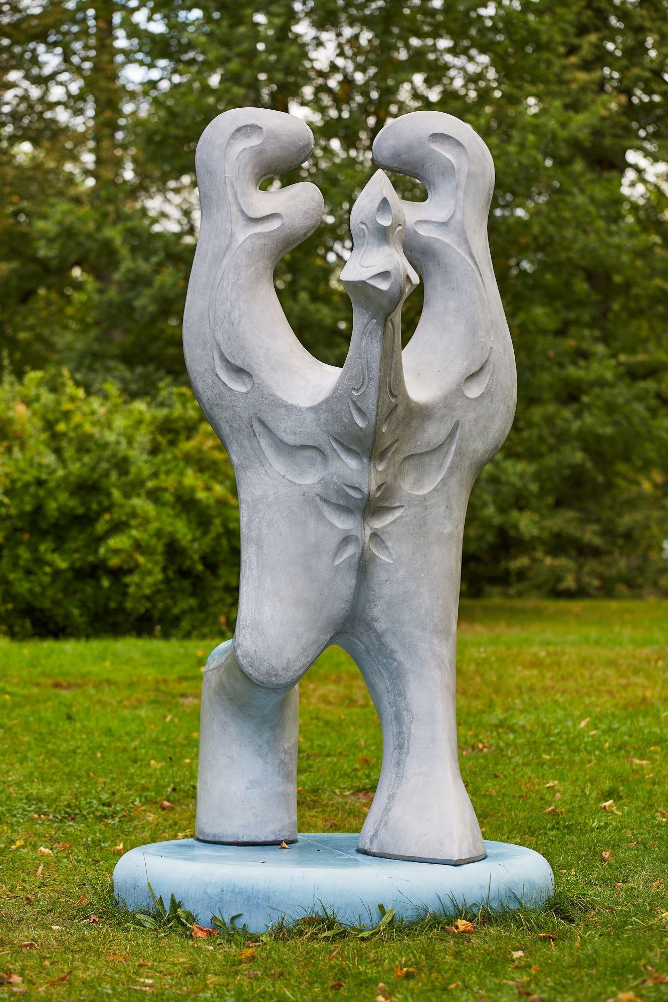 Big Creature by Pavlína Kvita - Contemporary sculpture, futuristic figure, grey For Sale 5