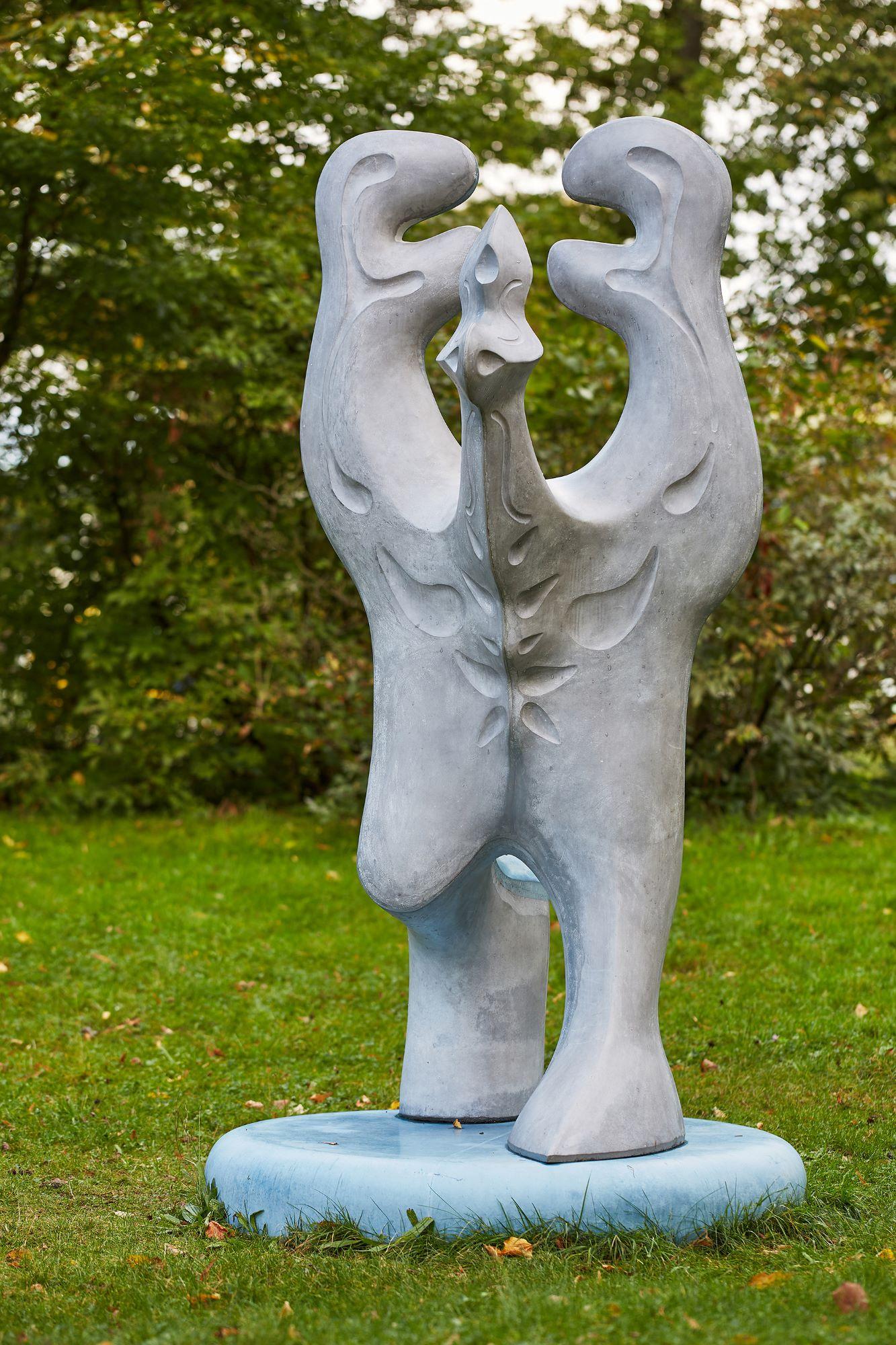 Big Creature by Pavlína Kvita - Contemporary sculpture, futuristic figure, grey For Sale 6
