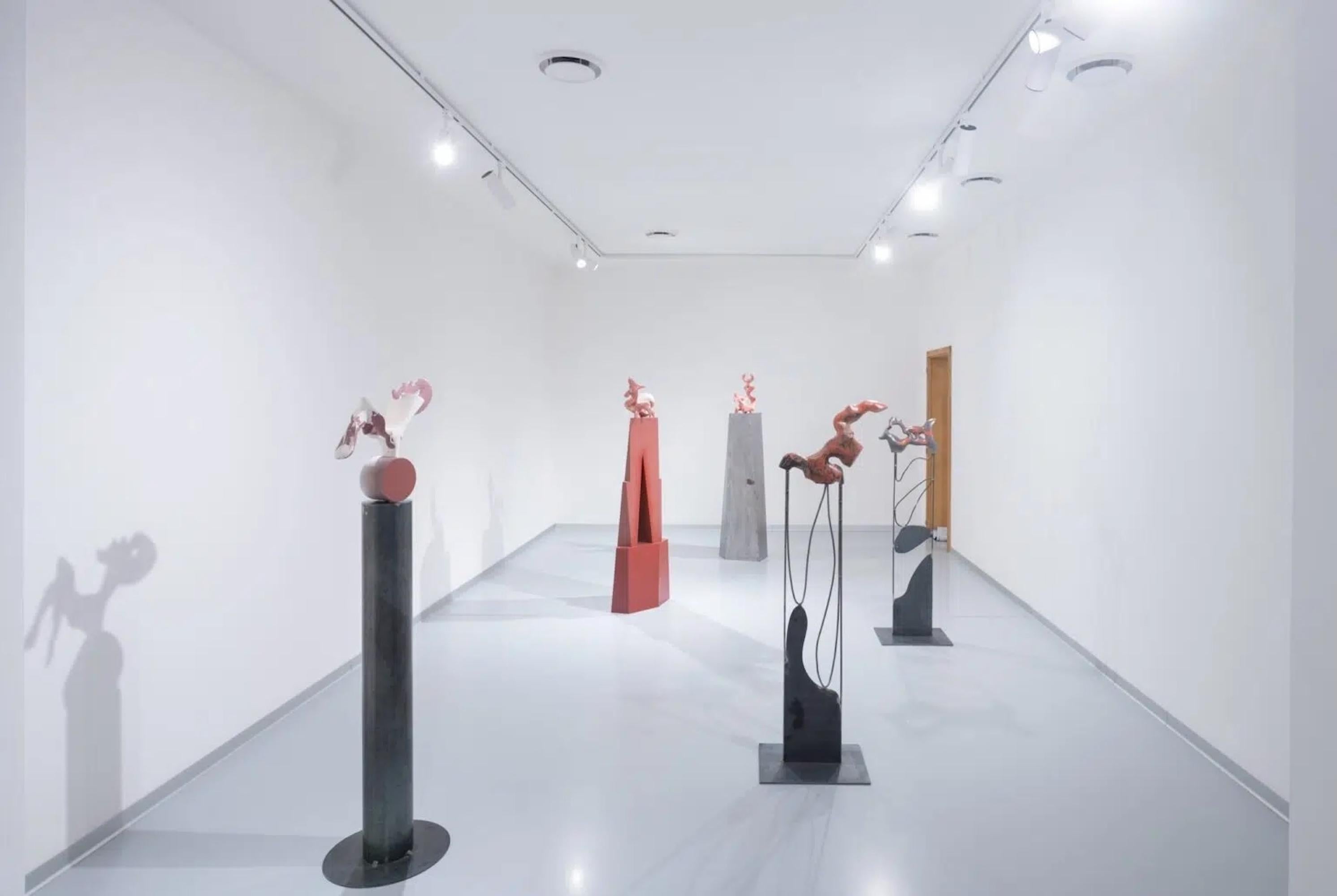 Coral II par Pavlína Kvita - Art extérieur, sculpture à grande échelle, rouge en vente 10